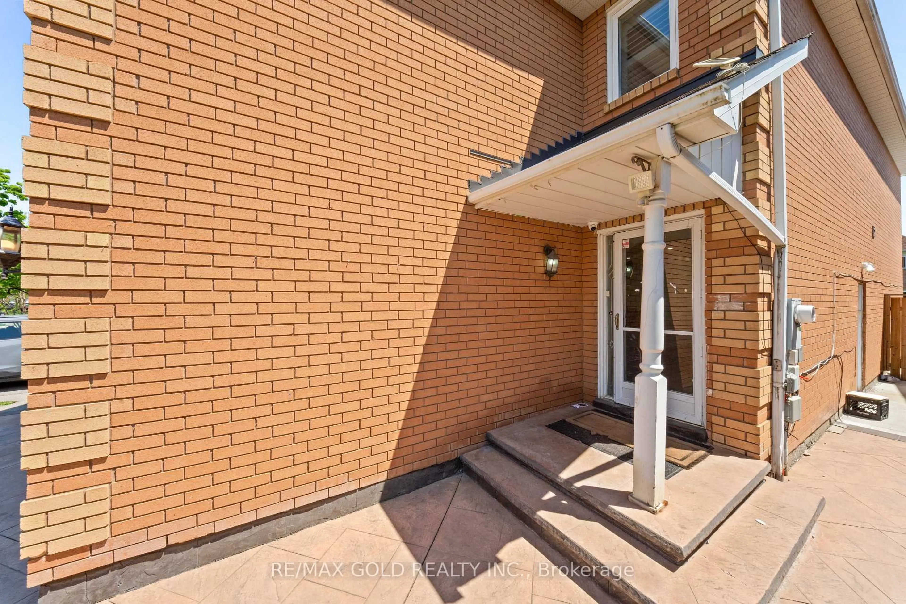 Unknown for 31 Ravenscliffe Crt, Brampton Ontario L6X 4N8