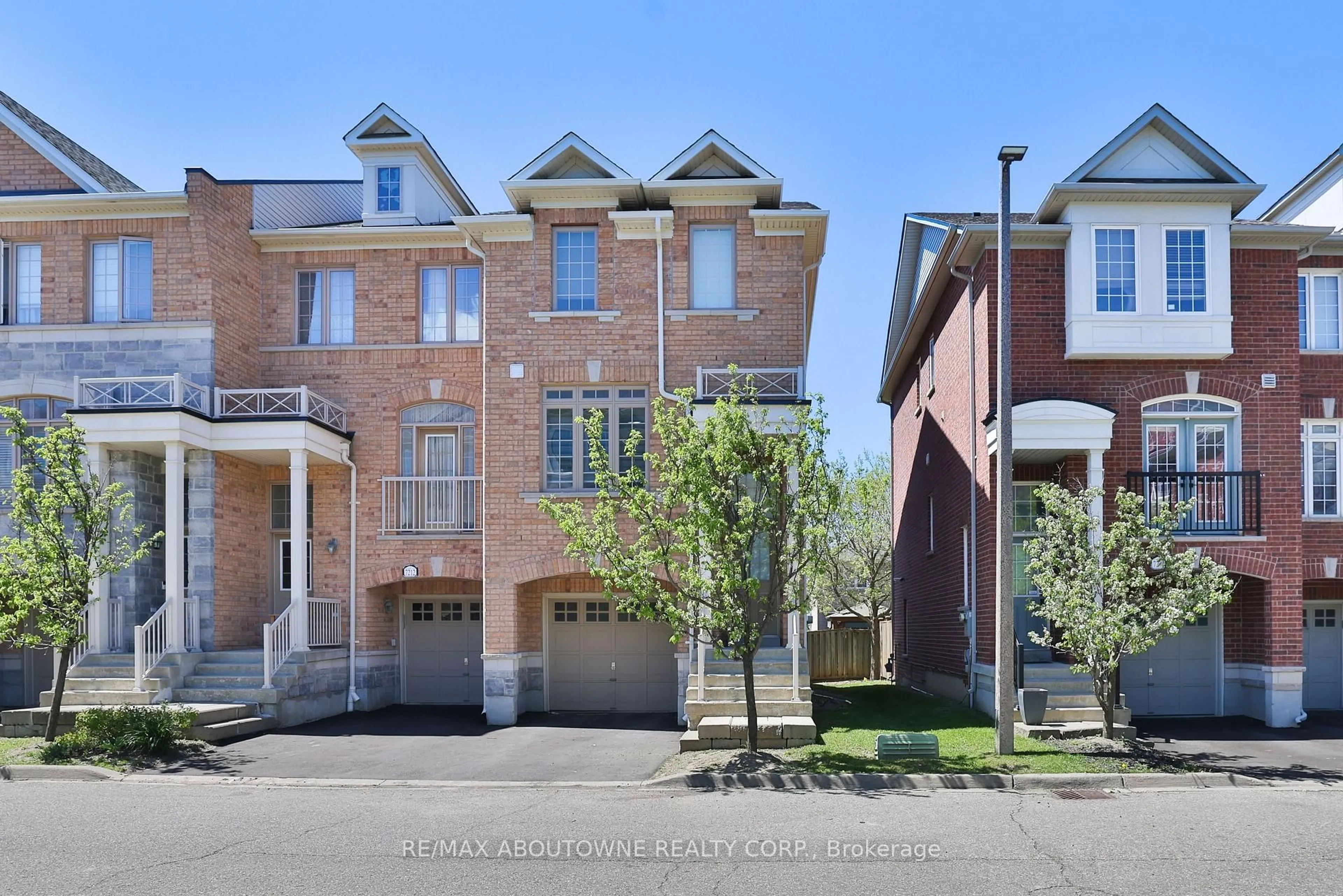 Home with brick exterior material, street for 7214 Triumph Lane, Mississauga Ontario L5N 0C5