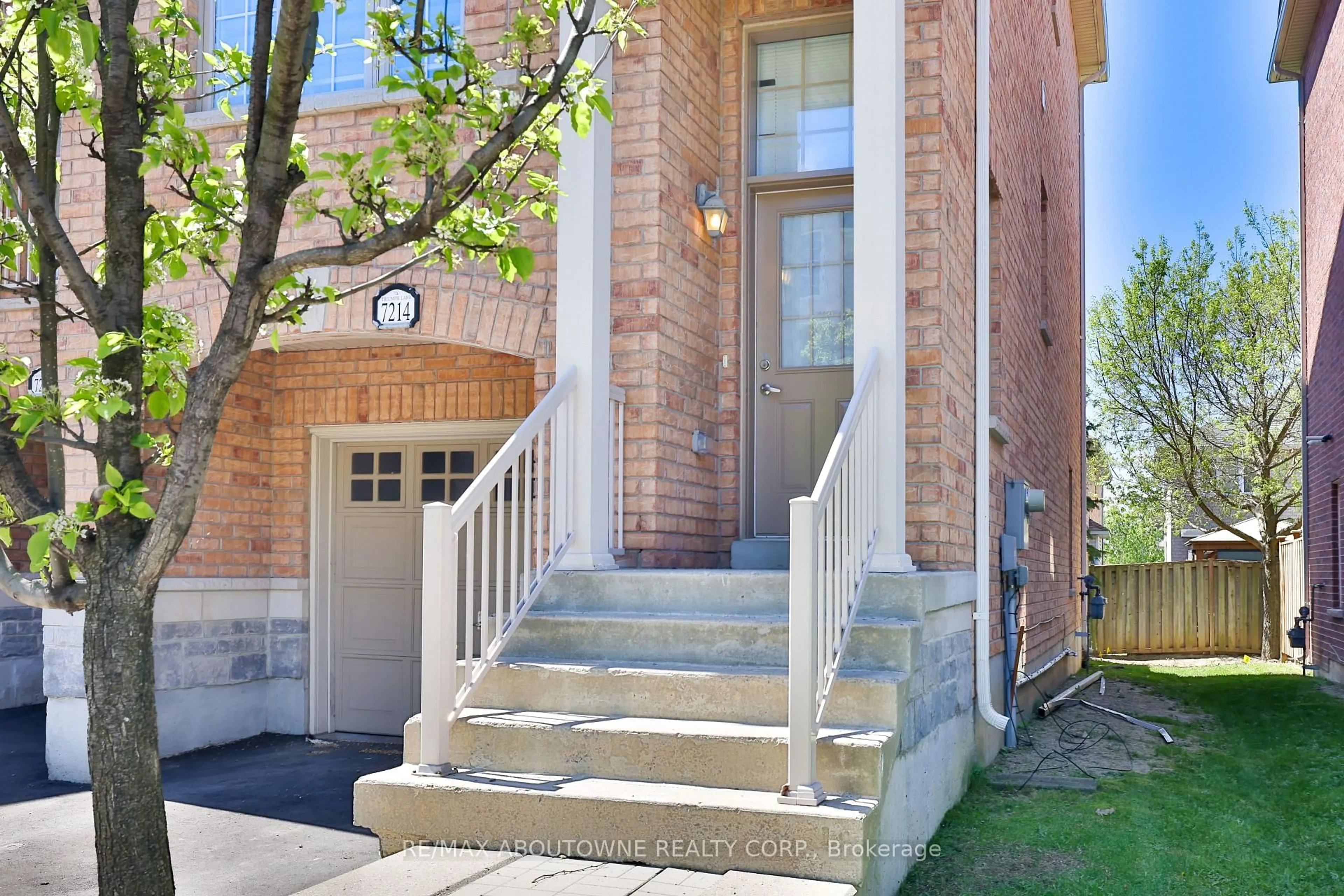 Home with brick exterior material, street for 7214 Triumph Lane, Mississauga Ontario L5N 0C5