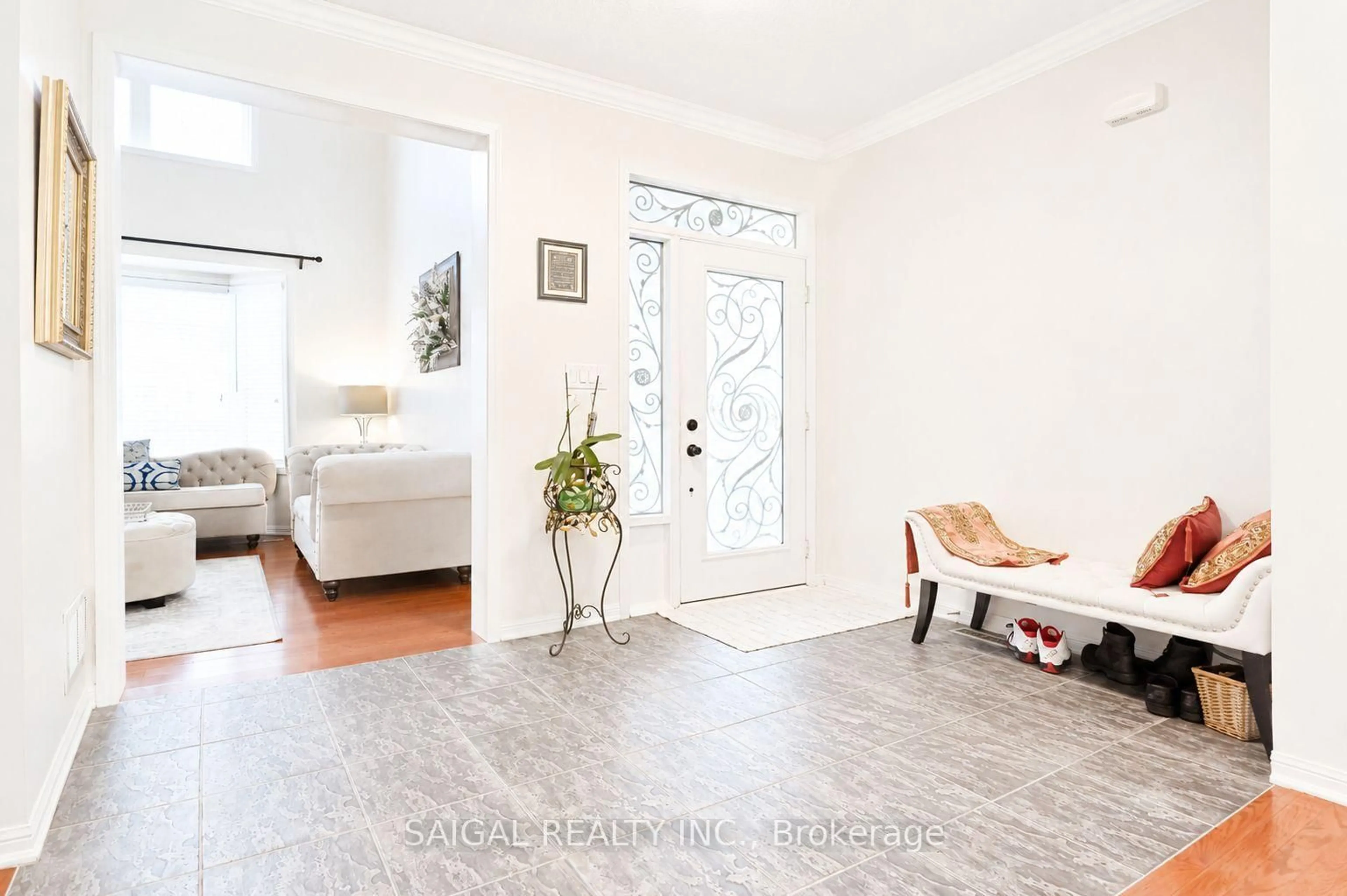 Indoor entryway for 558 Hood Terr, Milton Ontario L9T 0H2