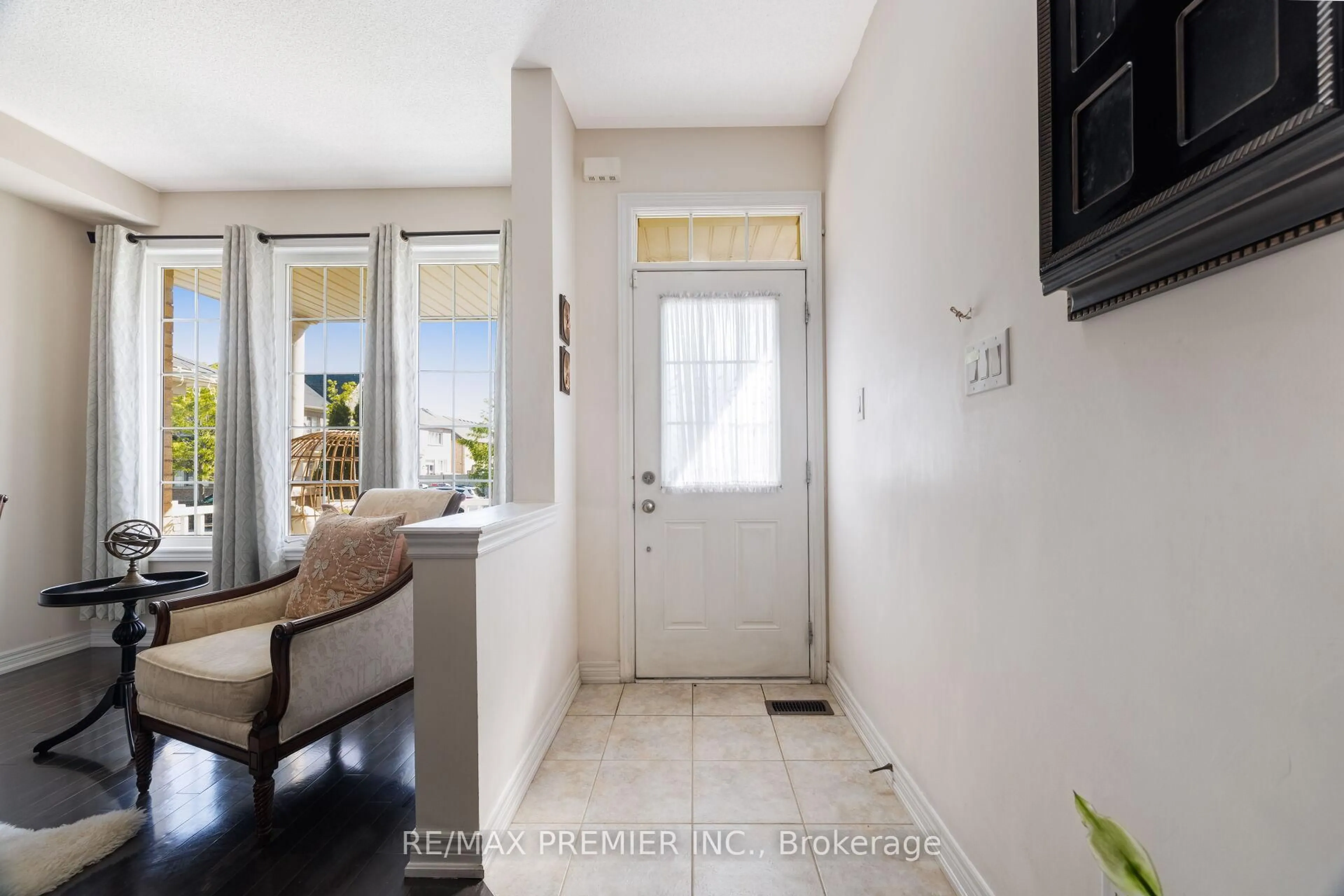 Indoor entryway for 85 Kimborough Hllw, Brampton Ontario L6Y 0Z1