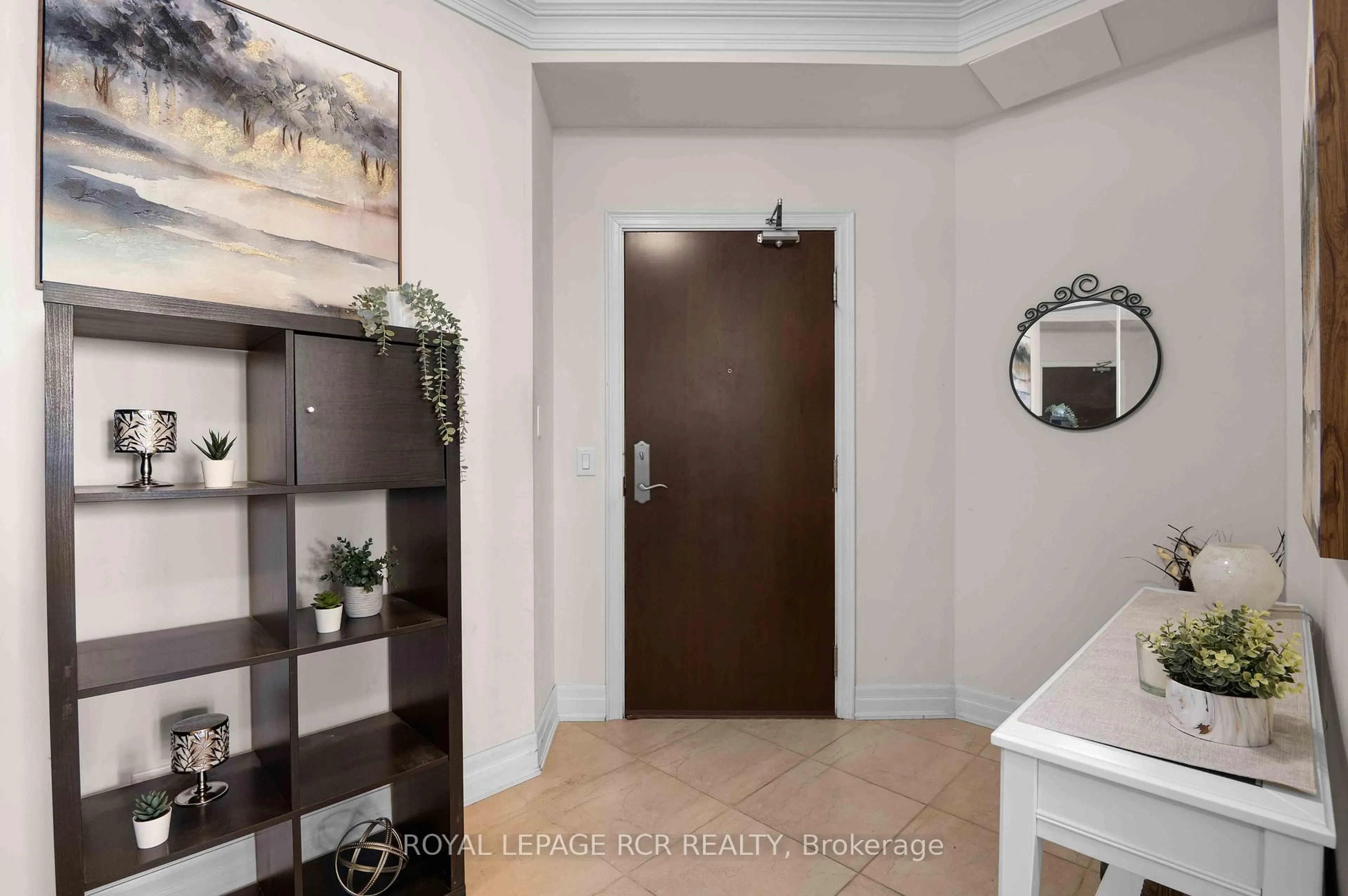 Indoor entryway for 100 John St #1702, Brampton Ontario L6W 0A8