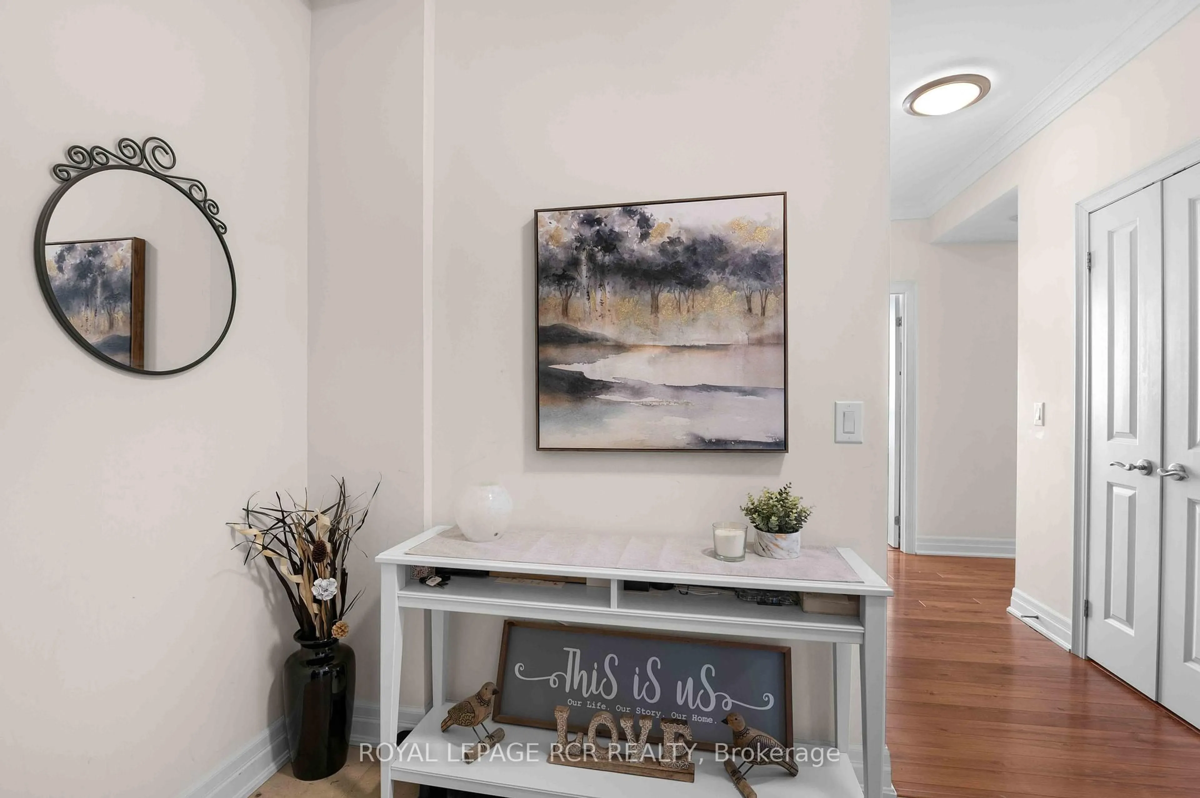 Indoor entryway for 100 John St #1702, Brampton Ontario L6W 0A8