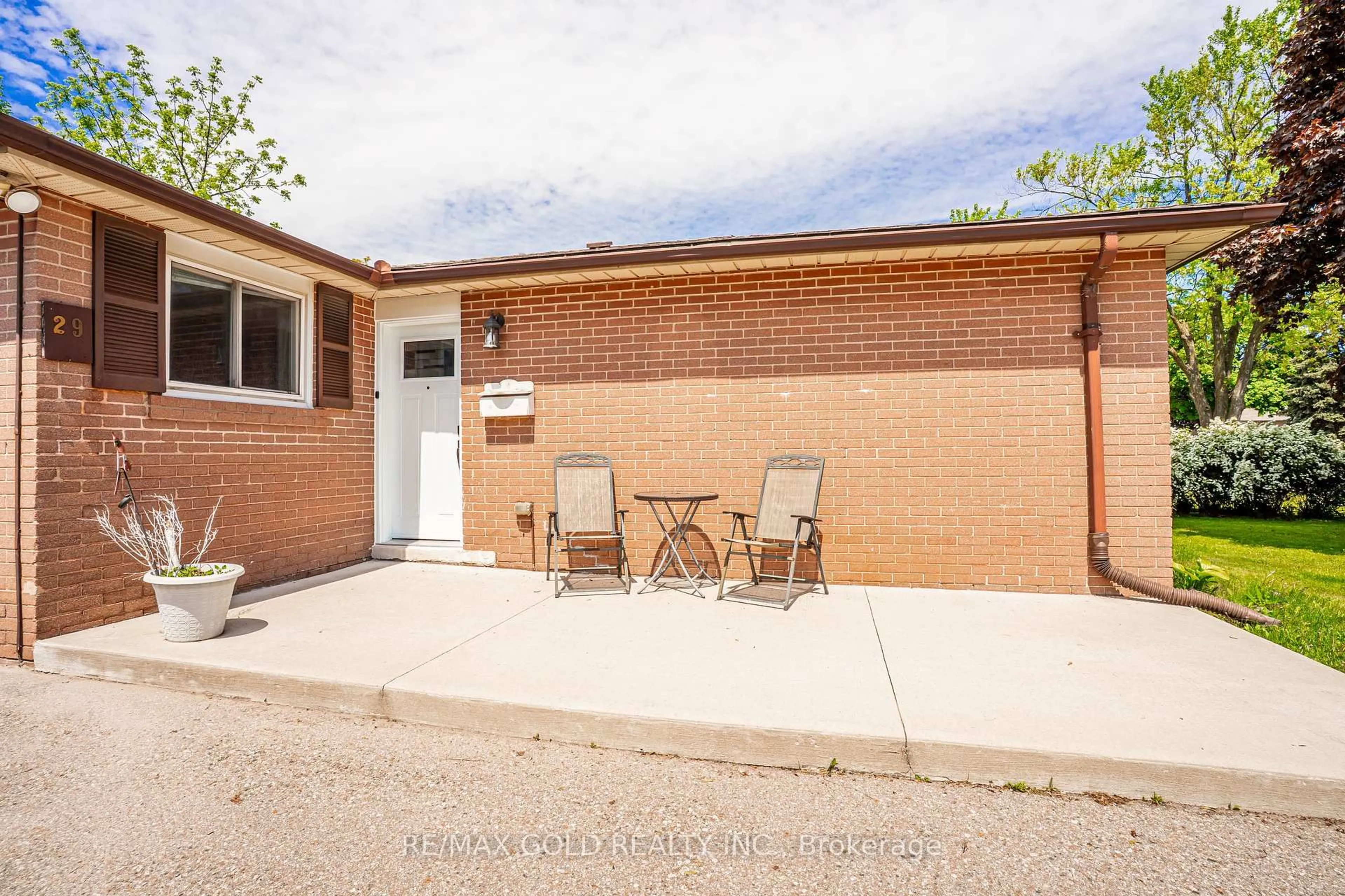 Patio, street for 29 Duke Rd, Brampton Ontario L6T 3J9