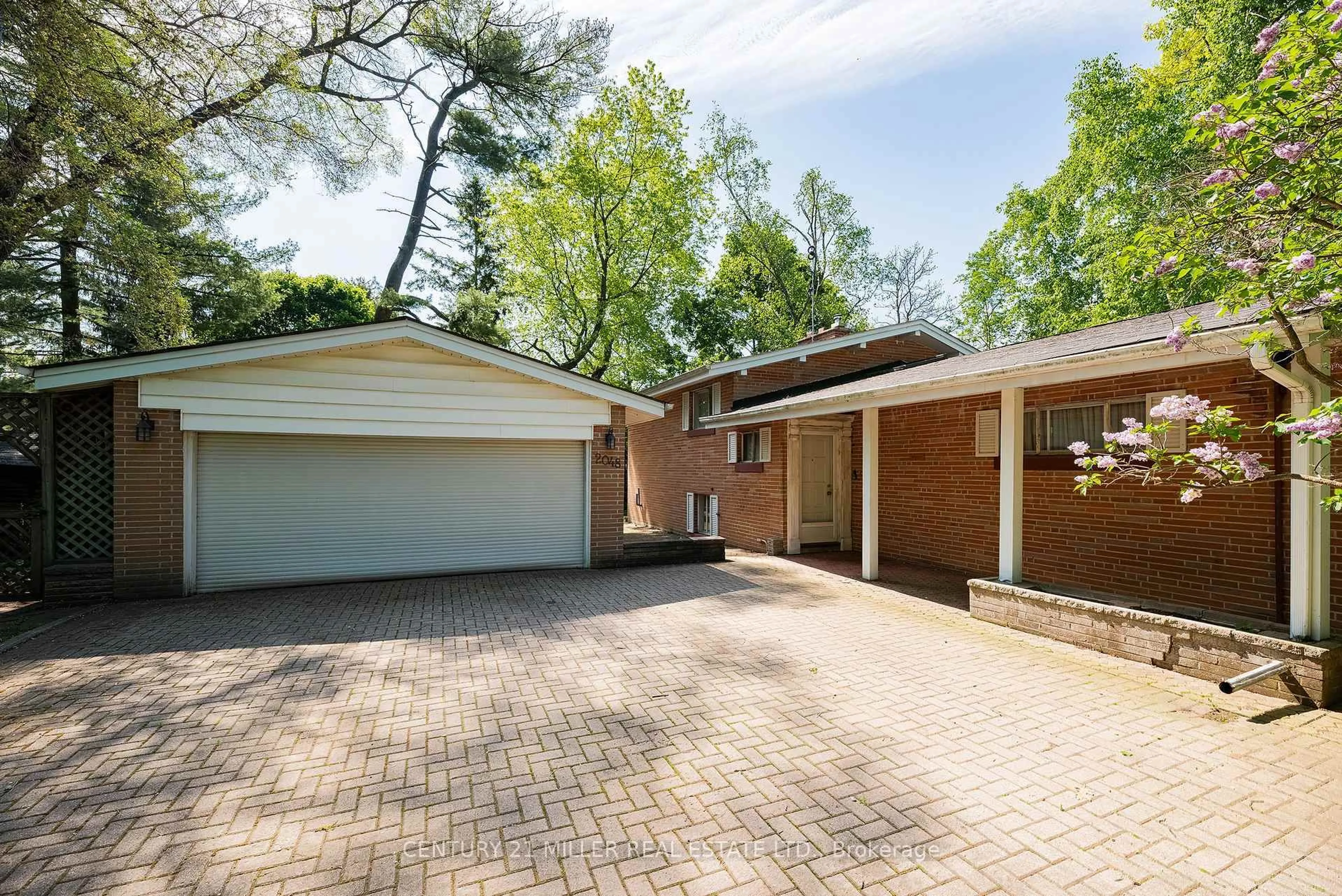 Home with brick exterior material, street for 2048 Elmhurst Ave, Oakville Ontario L6J 1X1