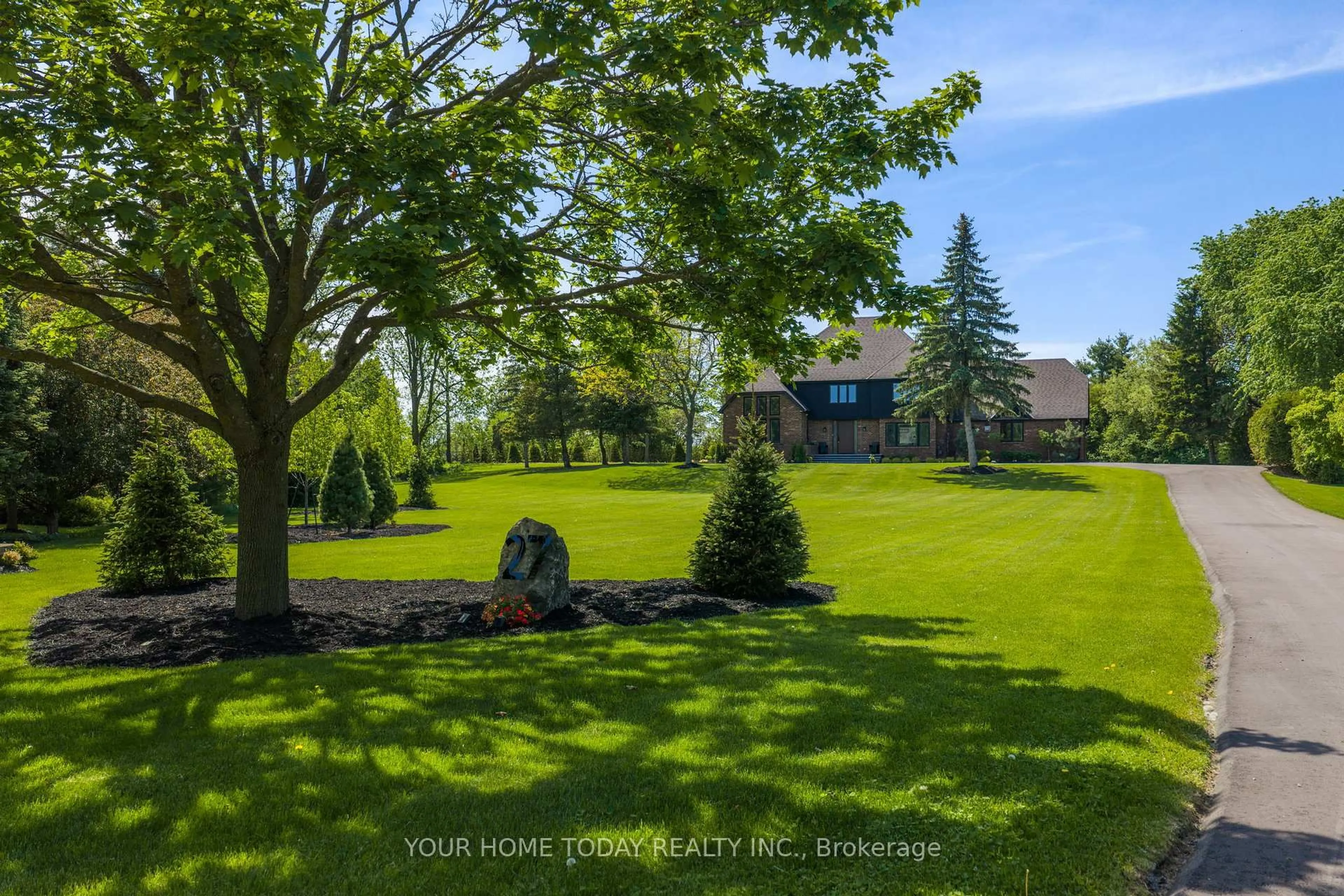 A pic from outside/outdoor area/front of a property/back of a property/a pic from drone, unknown for 27 Chantelay Cres, Halton Hills Ontario L7G 4S5