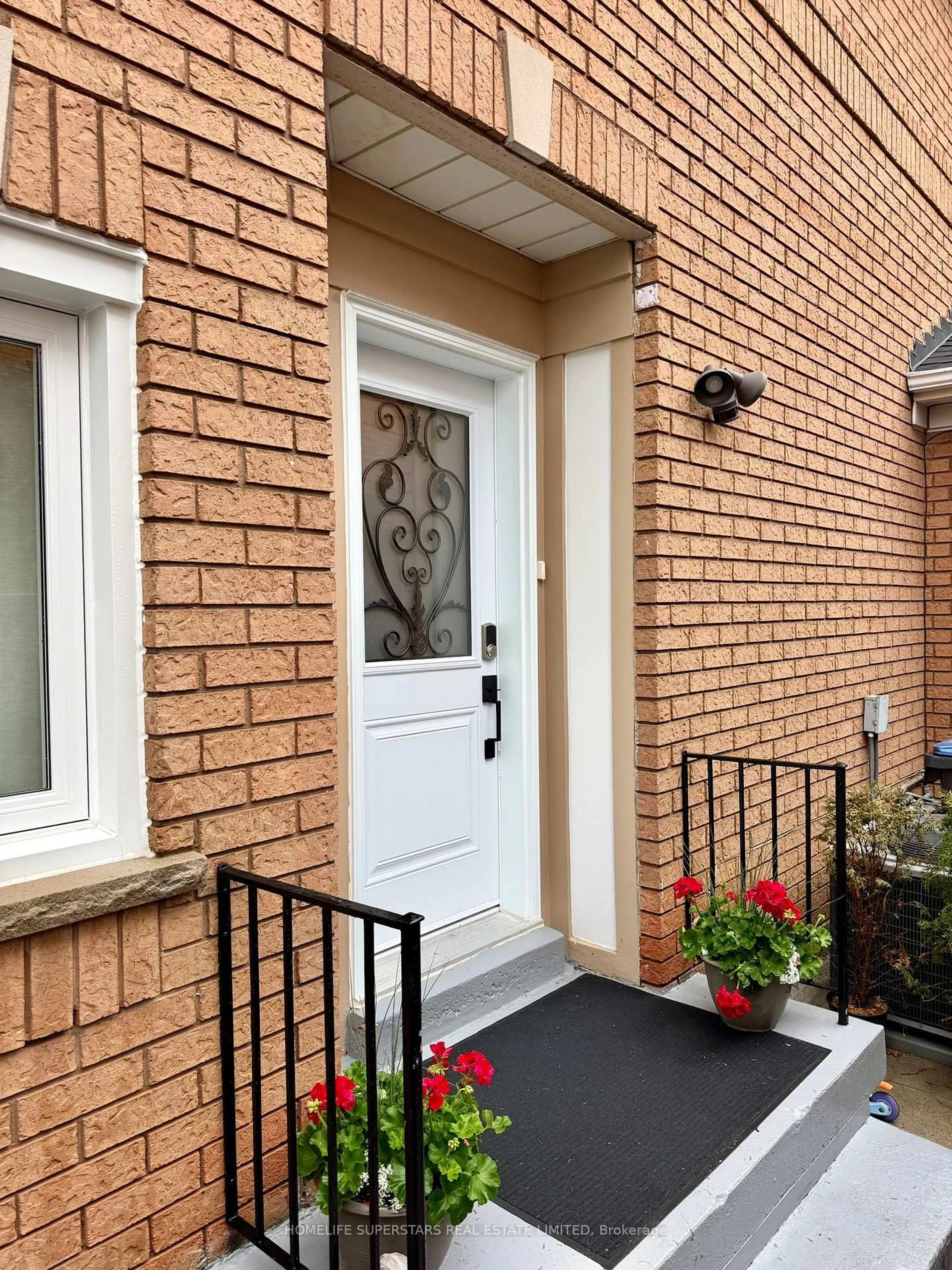 Indoor entryway for 172 Rainforest Dr, Brampton Ontario L6R 1A4