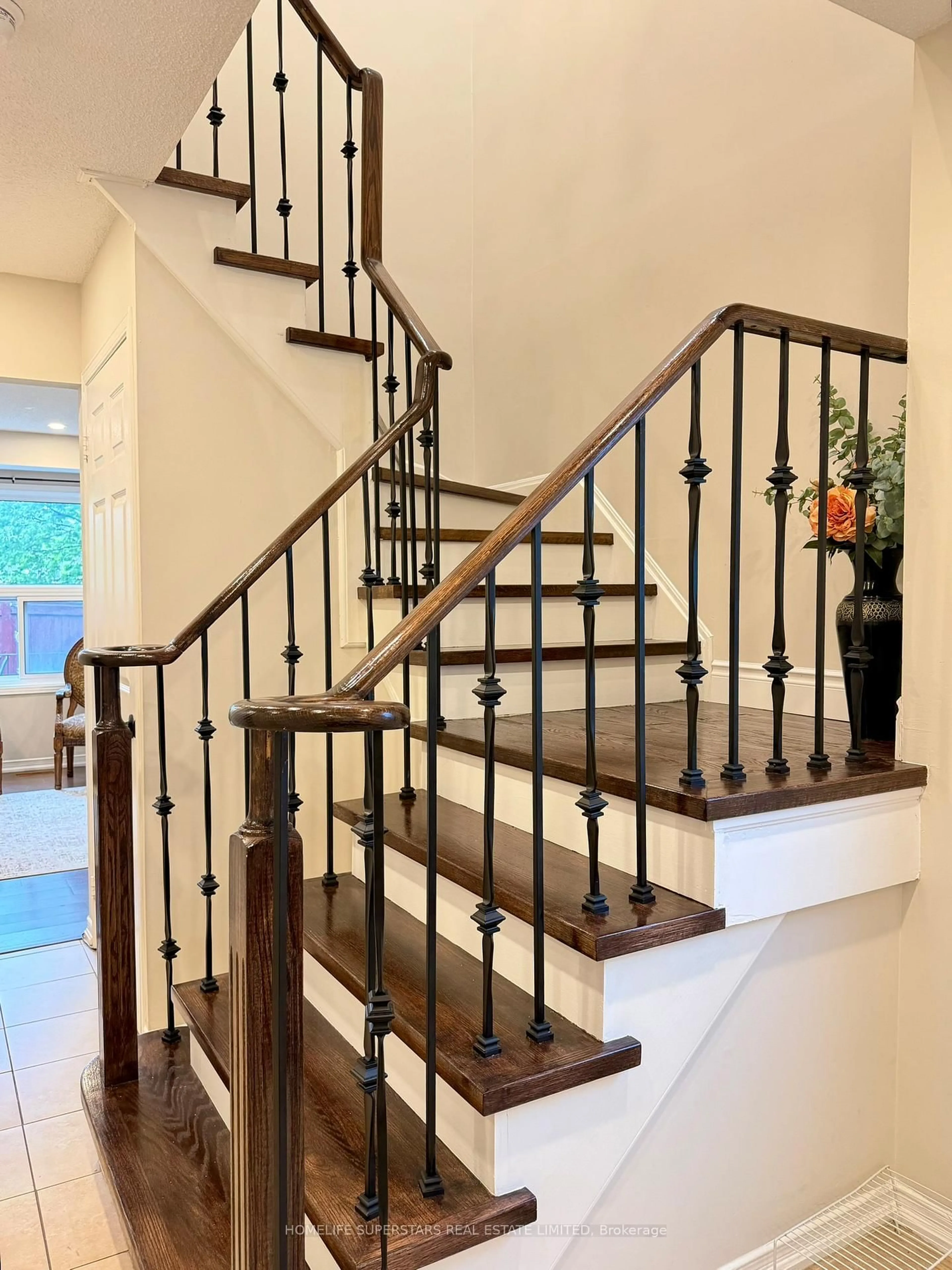 Stairs for 172 Rainforest Dr, Brampton Ontario L6R 1A4