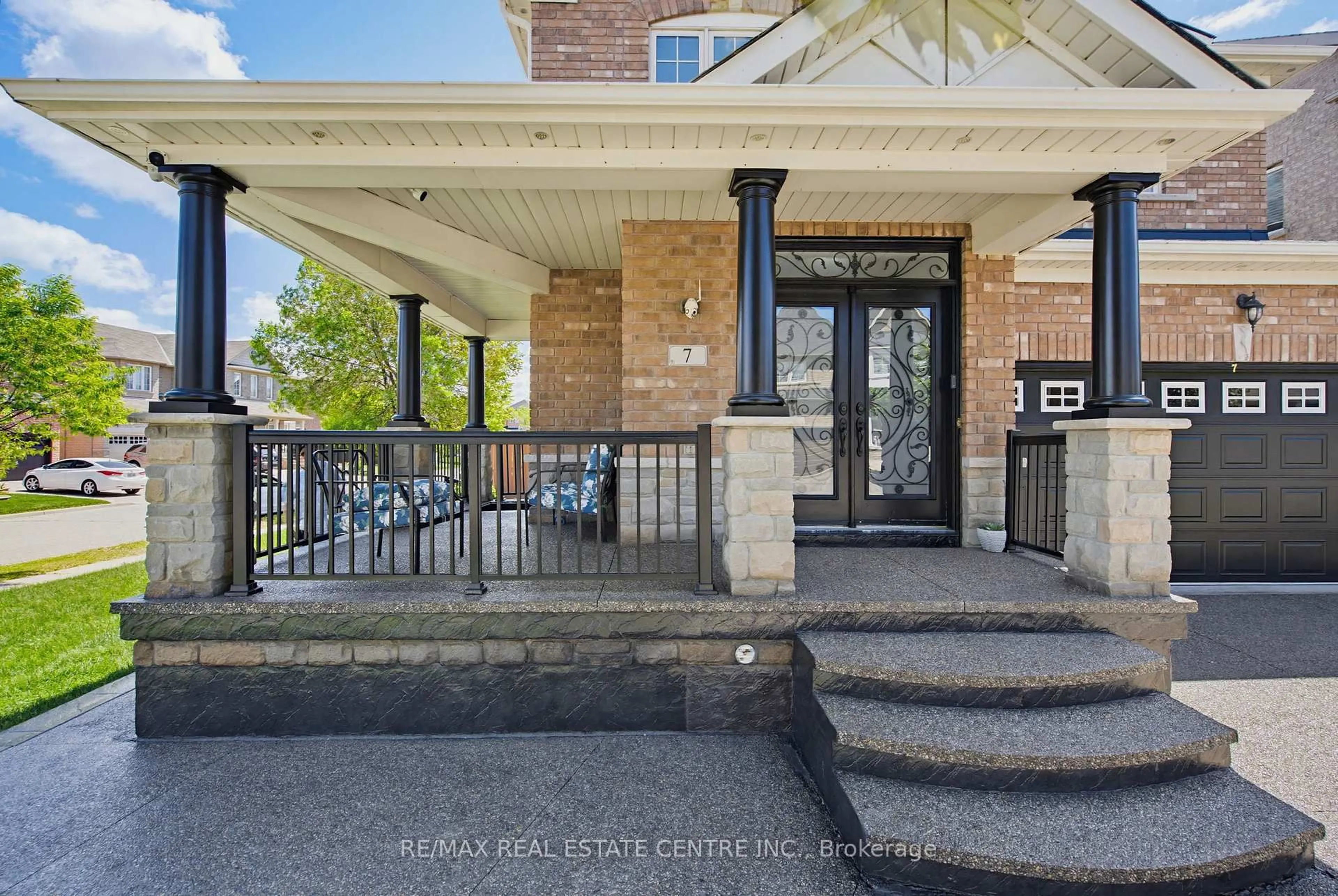 Indoor entryway for 7 Resserville St, Brampton Ontario L6R 0N5