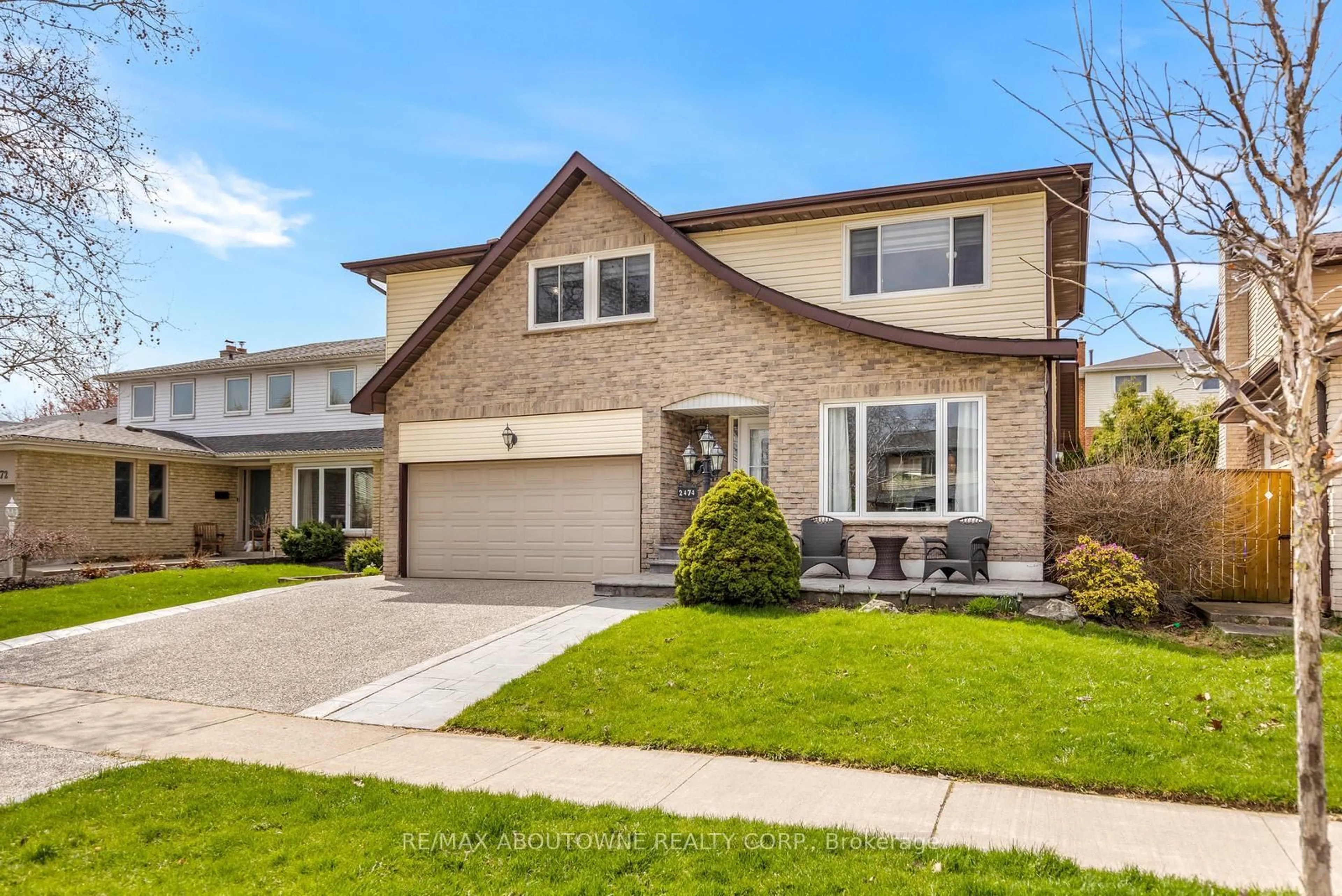 Home with brick exterior material, street for 2474 Cavendish Dr, Burlington Ontario L7P 3T8