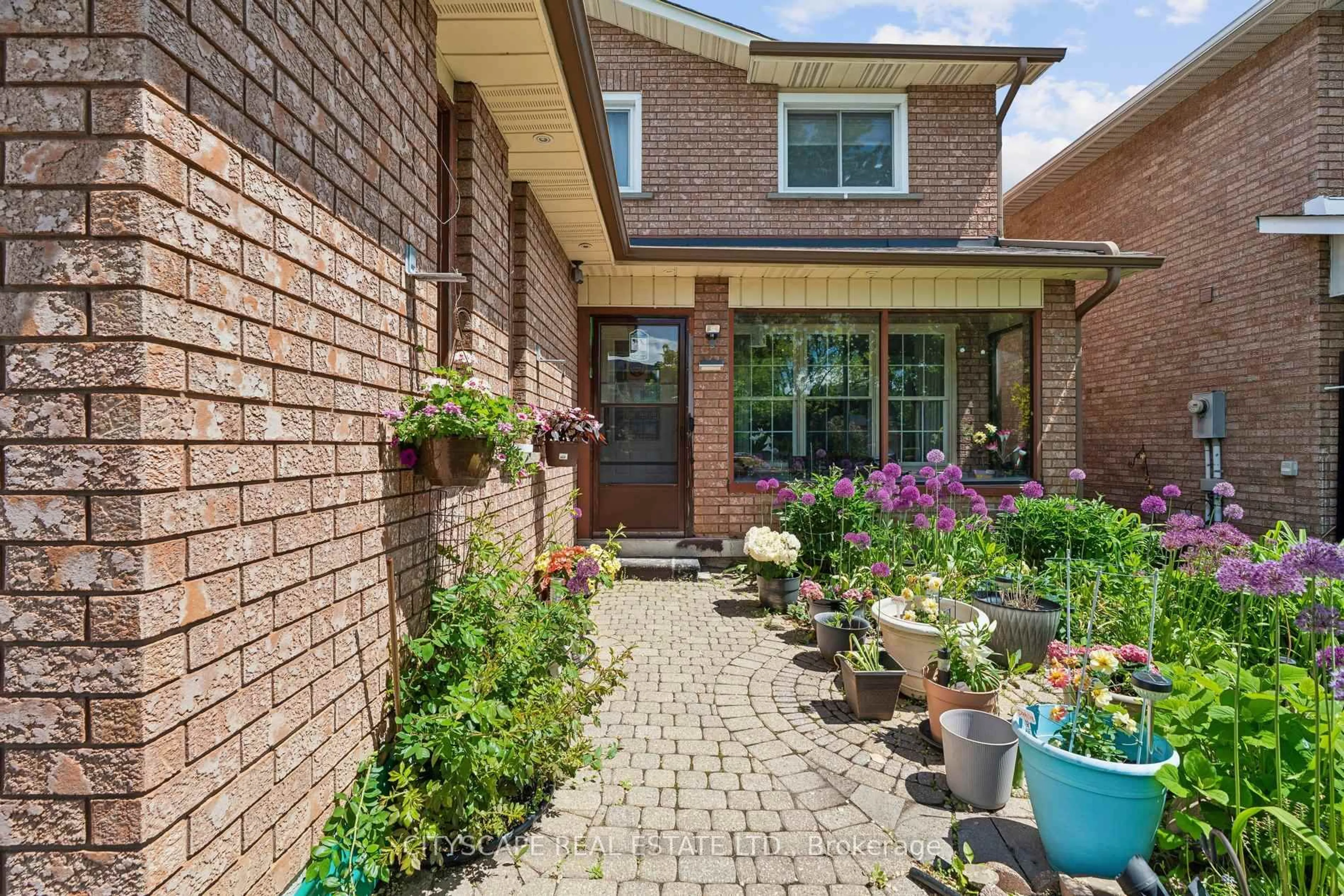 Home with brick exterior material, street for 4356 Wakefield Cres, Mississauga Ontario L5C 4N2