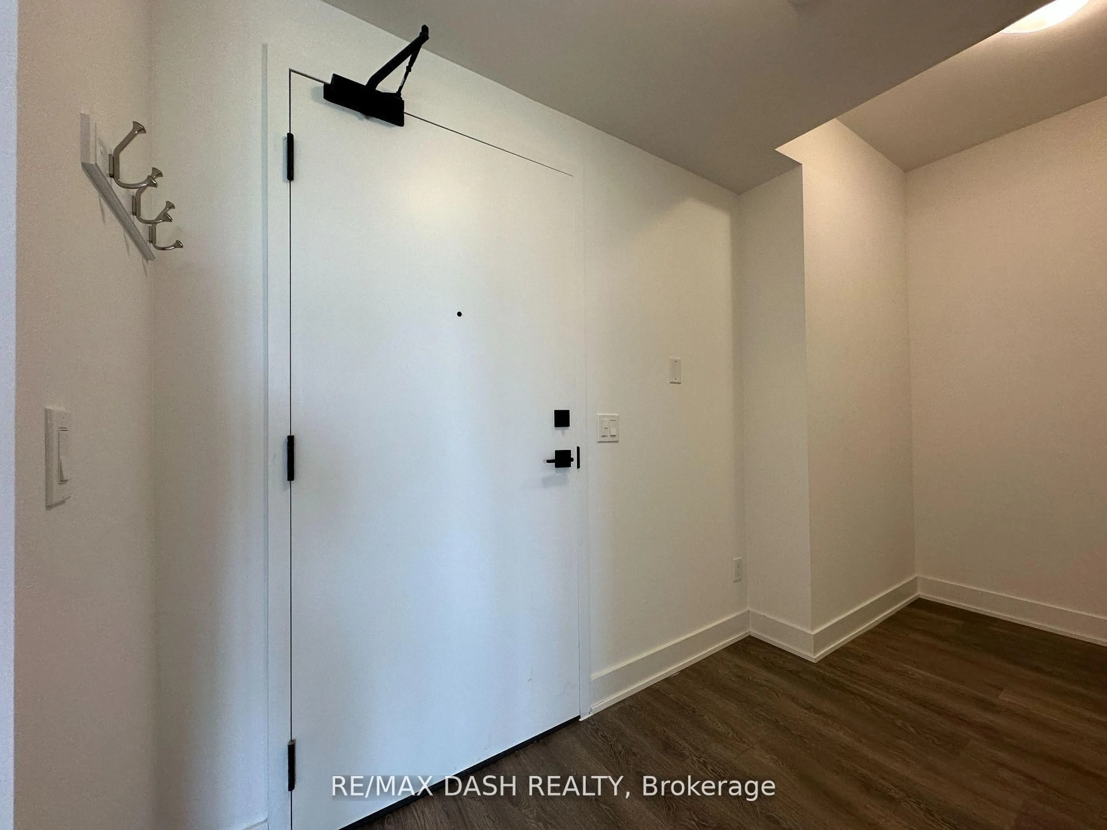 Indoor entryway for 2485 Taunton Rd #621, Oakville Ontario L6H 3R8