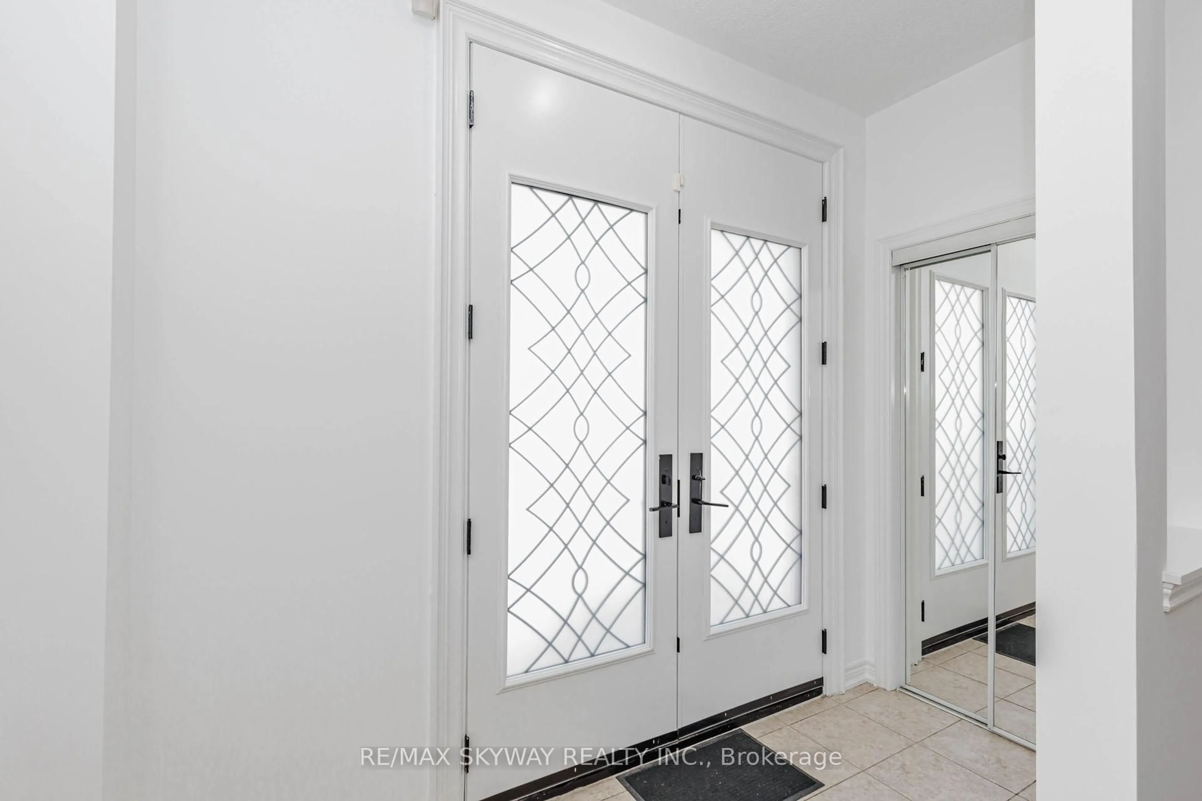 Indoor entryway for 63 Vezna Cres, Brampton Ontario L6X 5K5