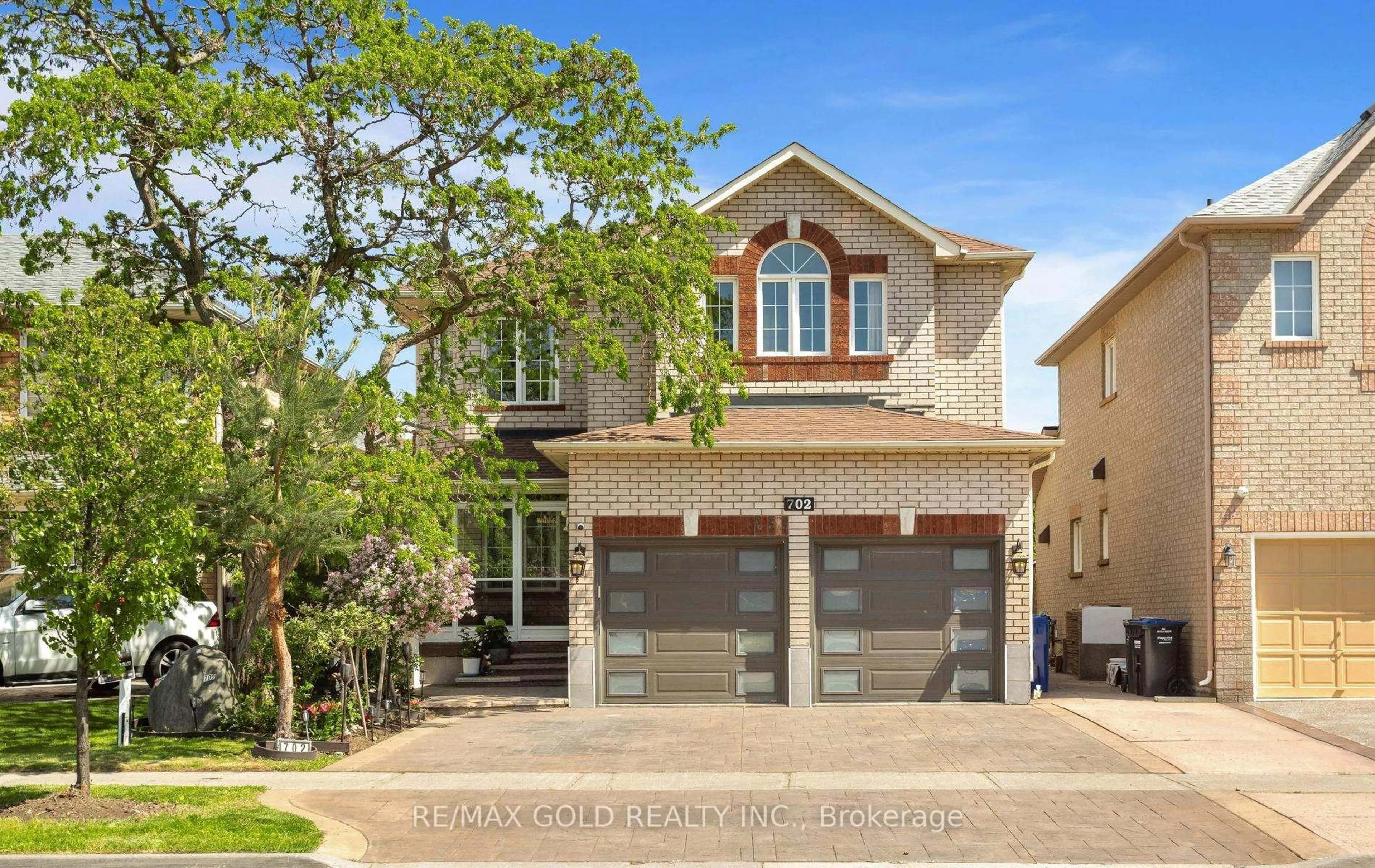 Home with brick exterior material, street for 702 Twain Ave, Mississauga Ontario L5W 1K7