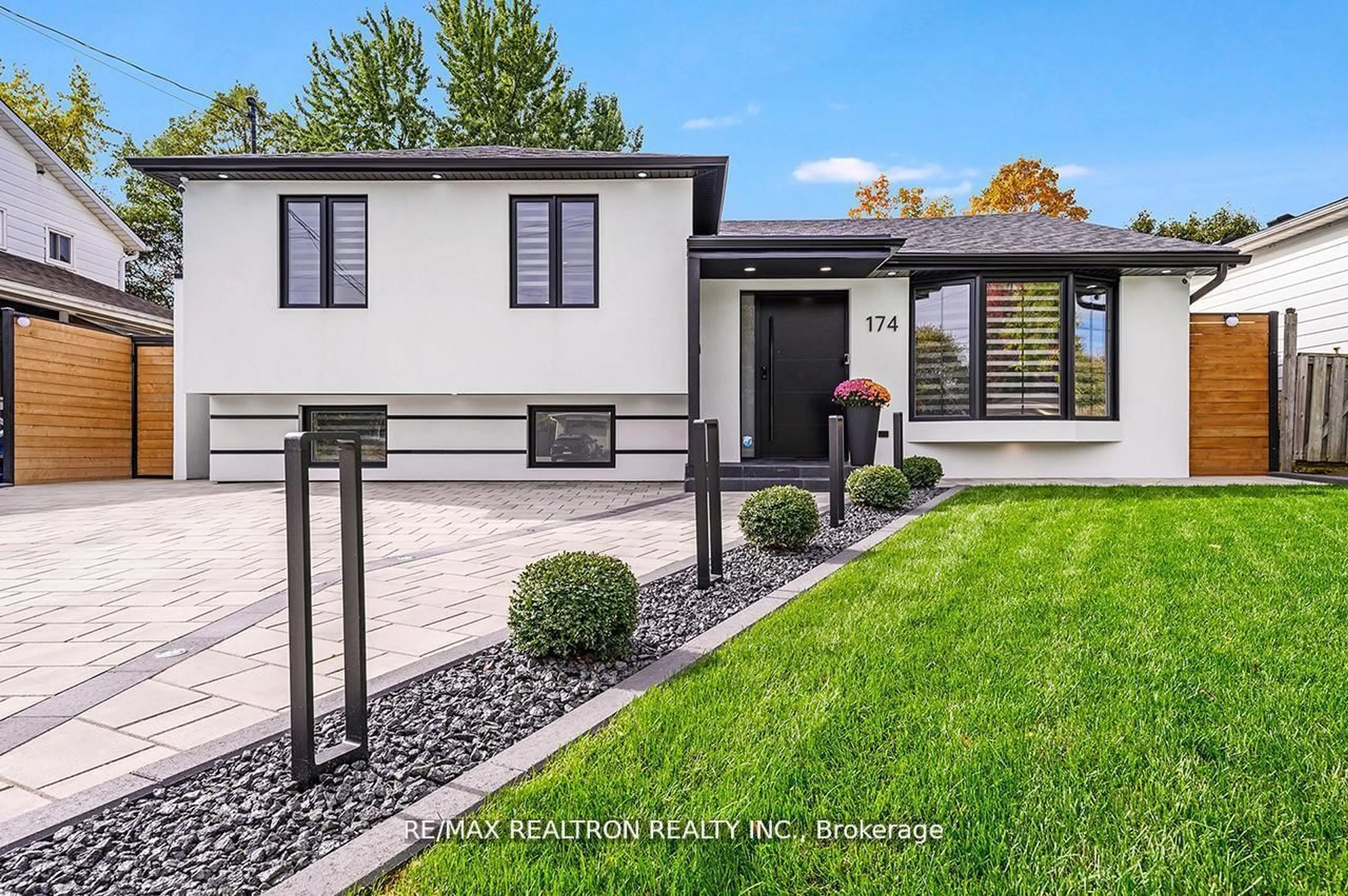 Home with vinyl exterior material, street for 174 Mountainview Rd, Halton Hills Ontario L7G 4K7
