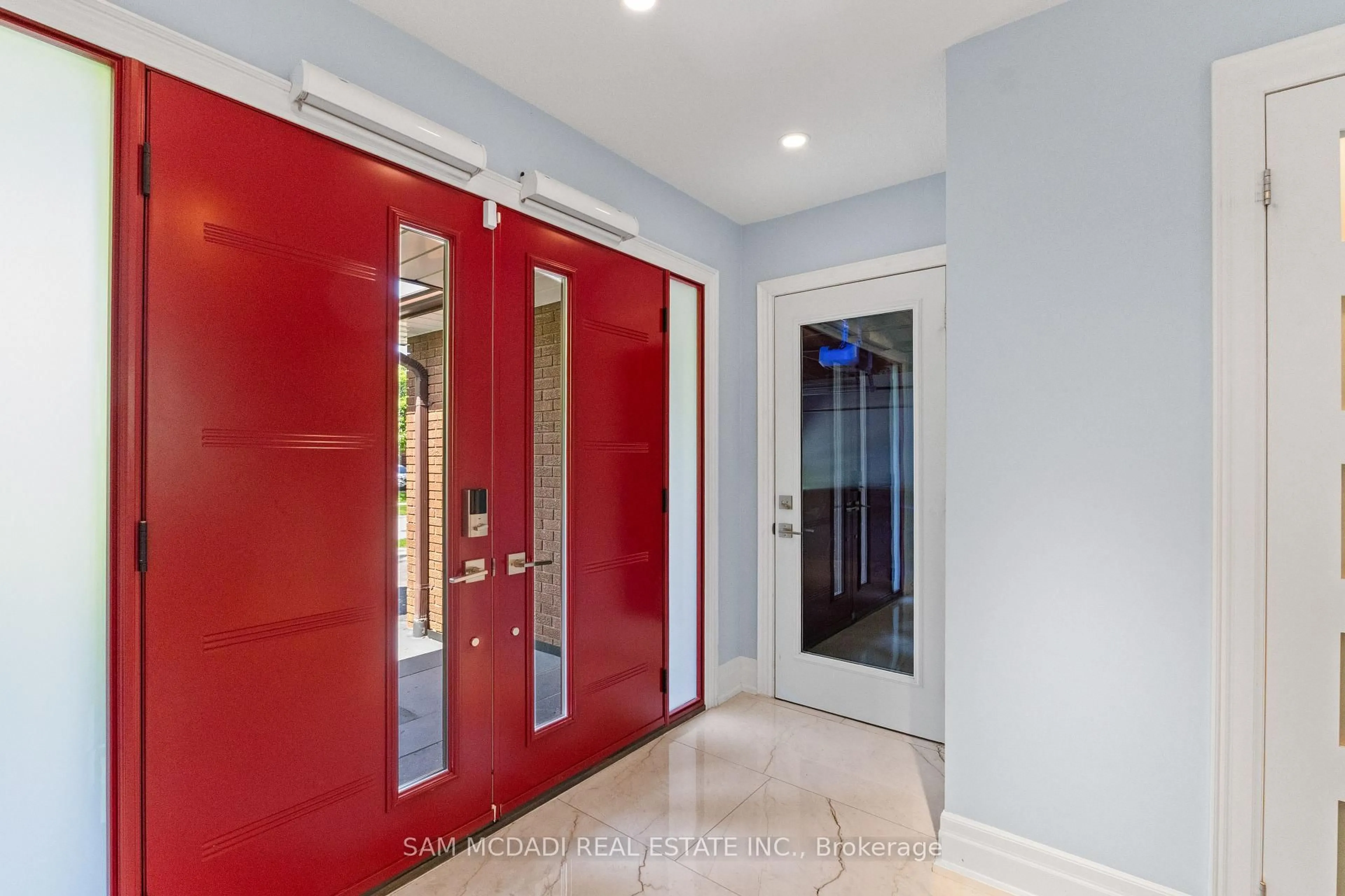 Indoor entryway for 5 Canterbury Cres, Toronto Ontario M9A 5A4
