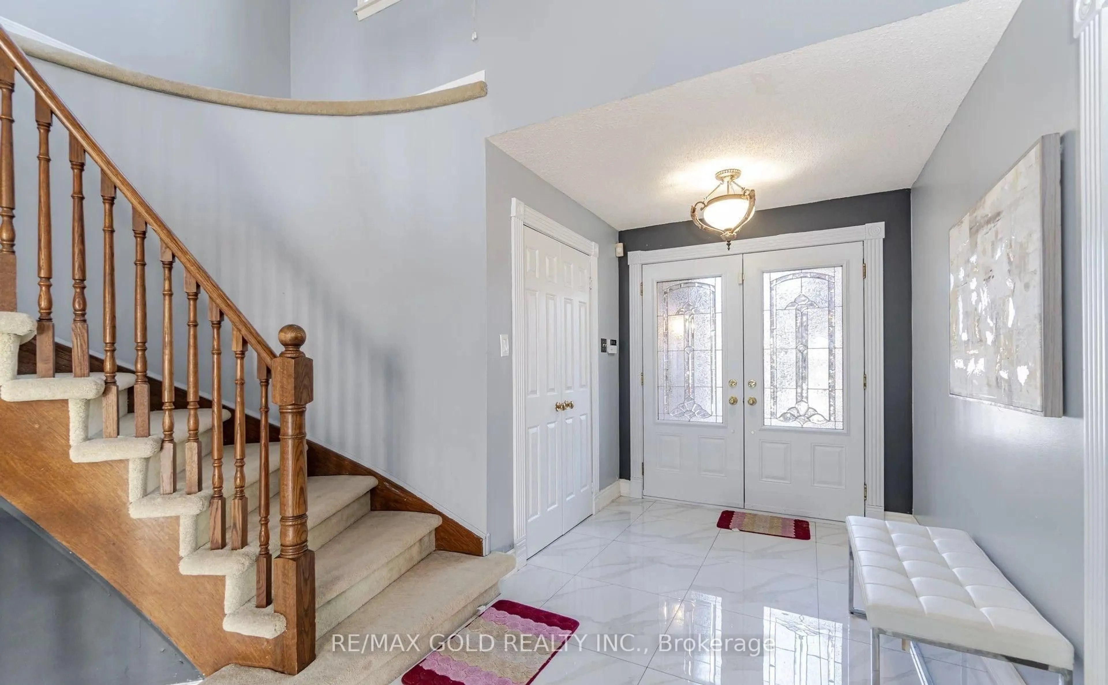 Indoor entryway for 21 Nottingham Cres, Brampton Ontario L6S 4G3