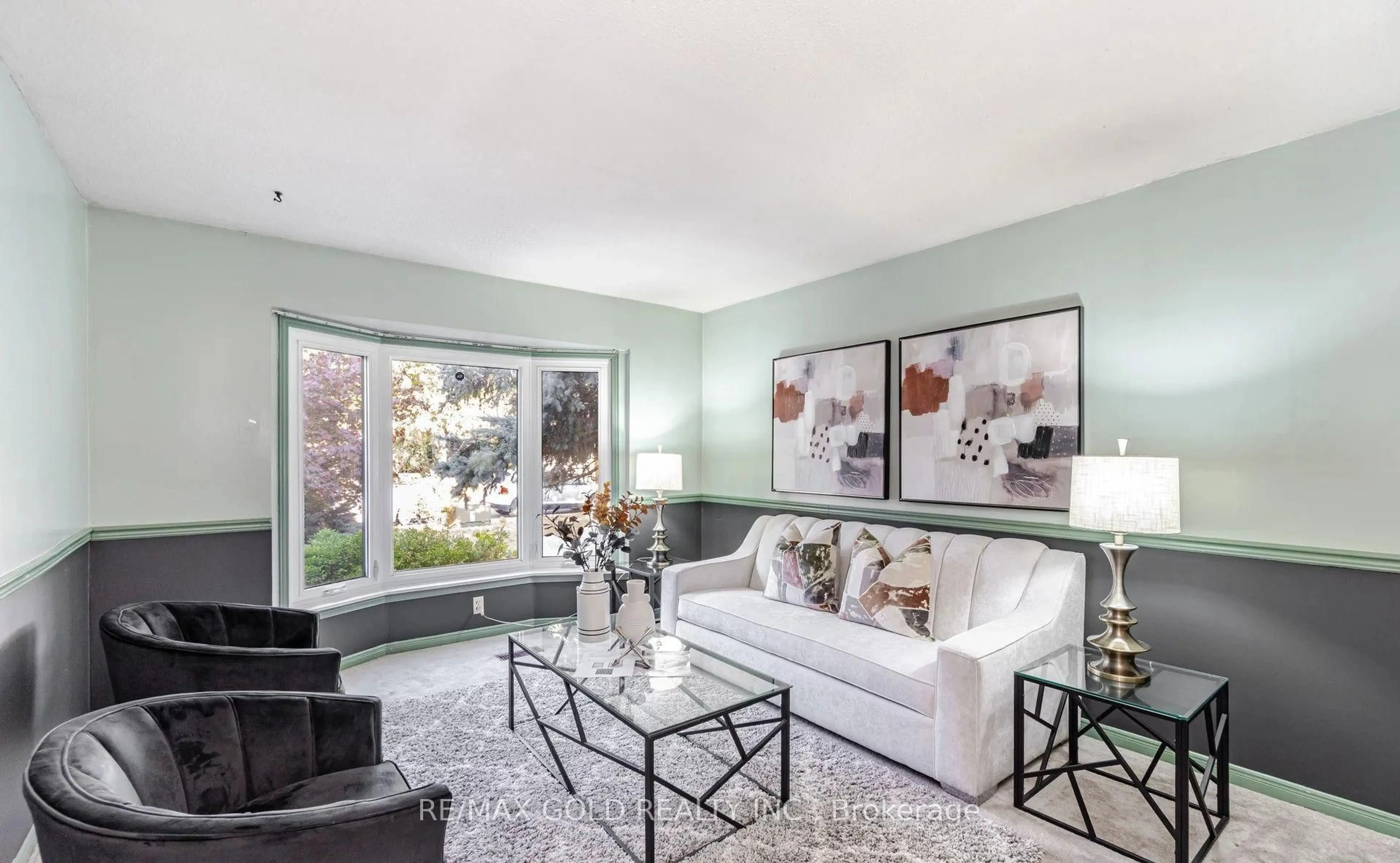 Living room with furniture, unknown for 21 Nottingham Cres, Brampton Ontario L6S 4G3