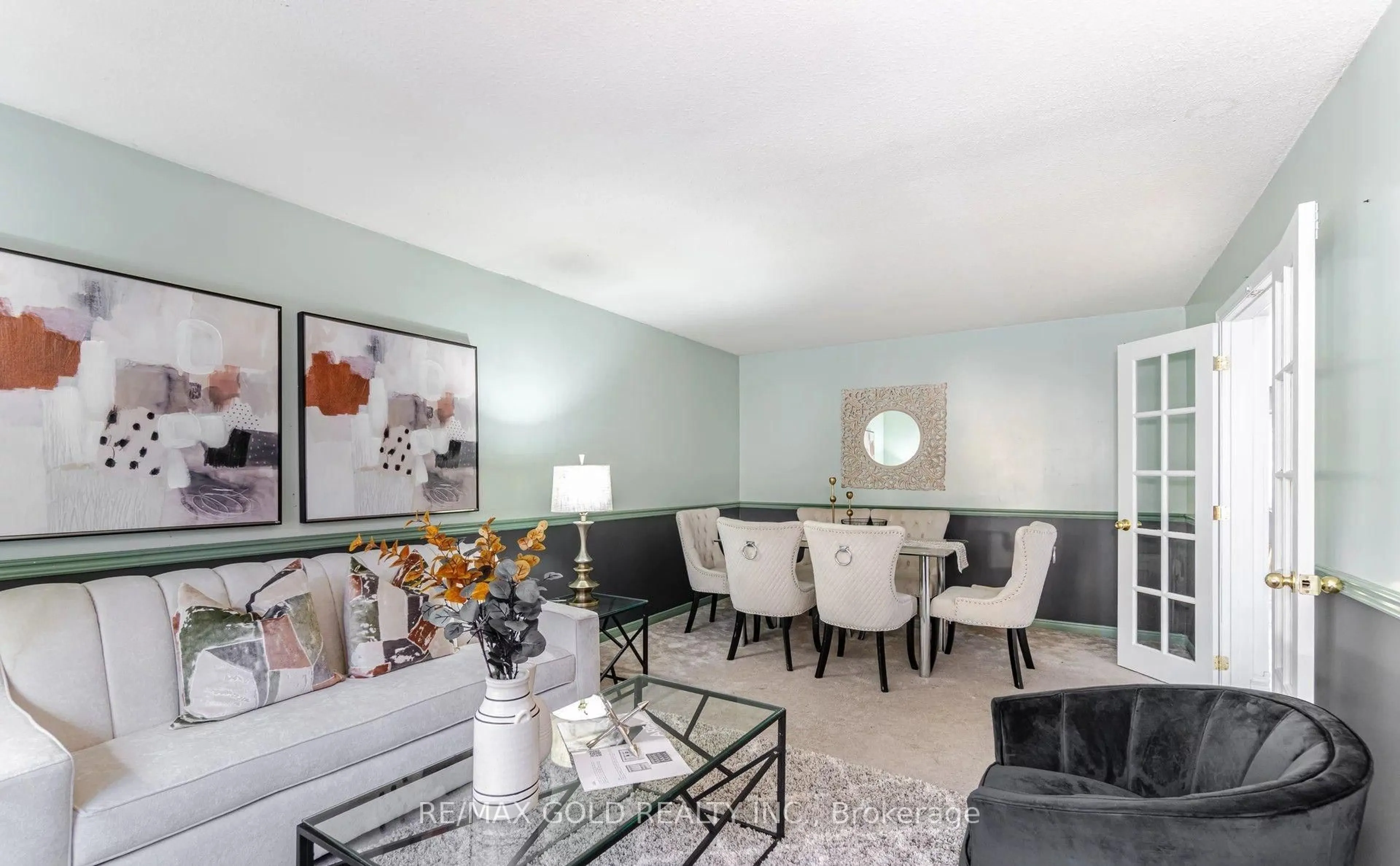 Living room with furniture, unknown for 21 Nottingham Cres, Brampton Ontario L6S 4G3