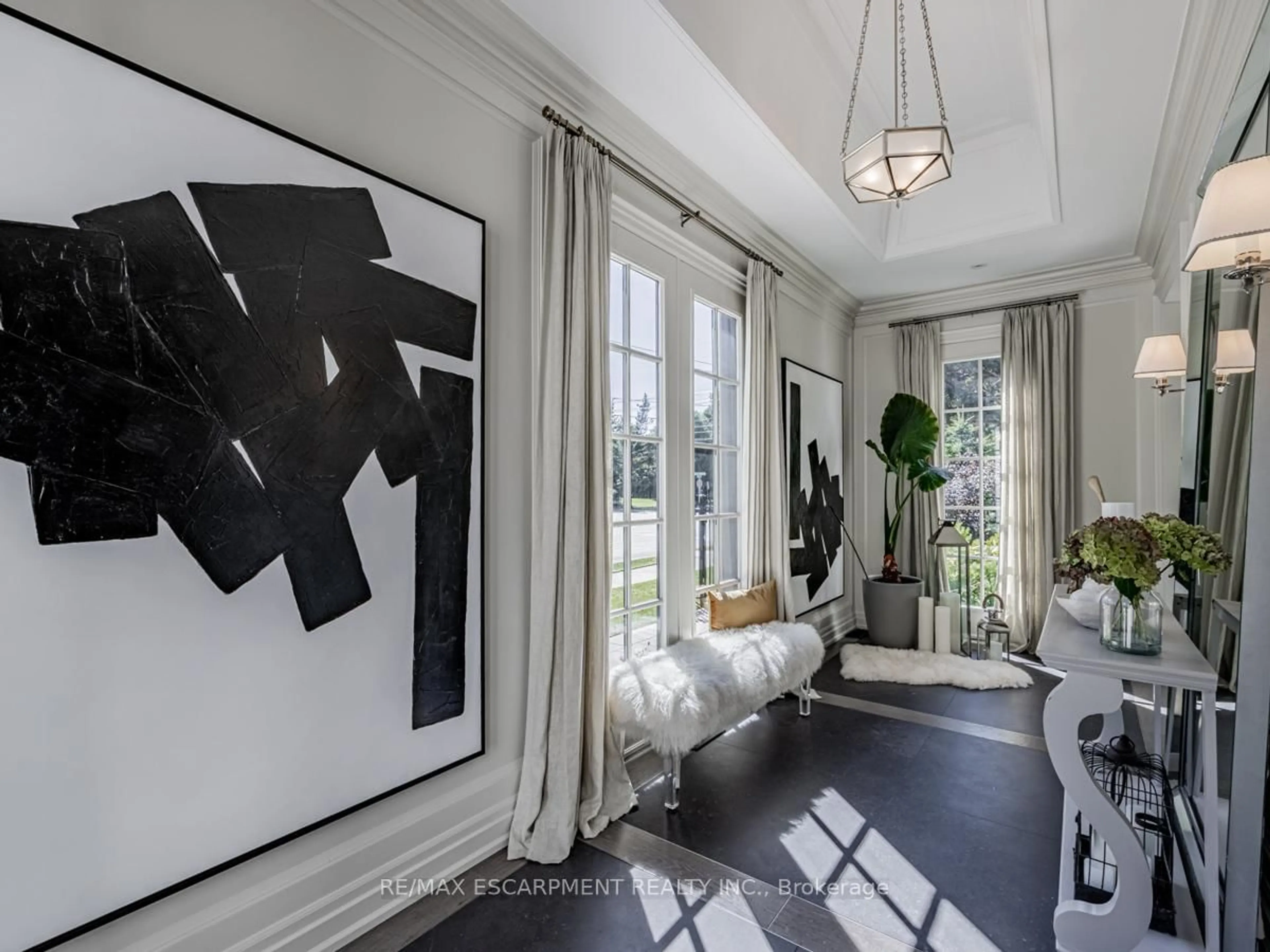 Indoor entryway for 393 Maple Grove Dr, Oakville Ontario L6J 4V8