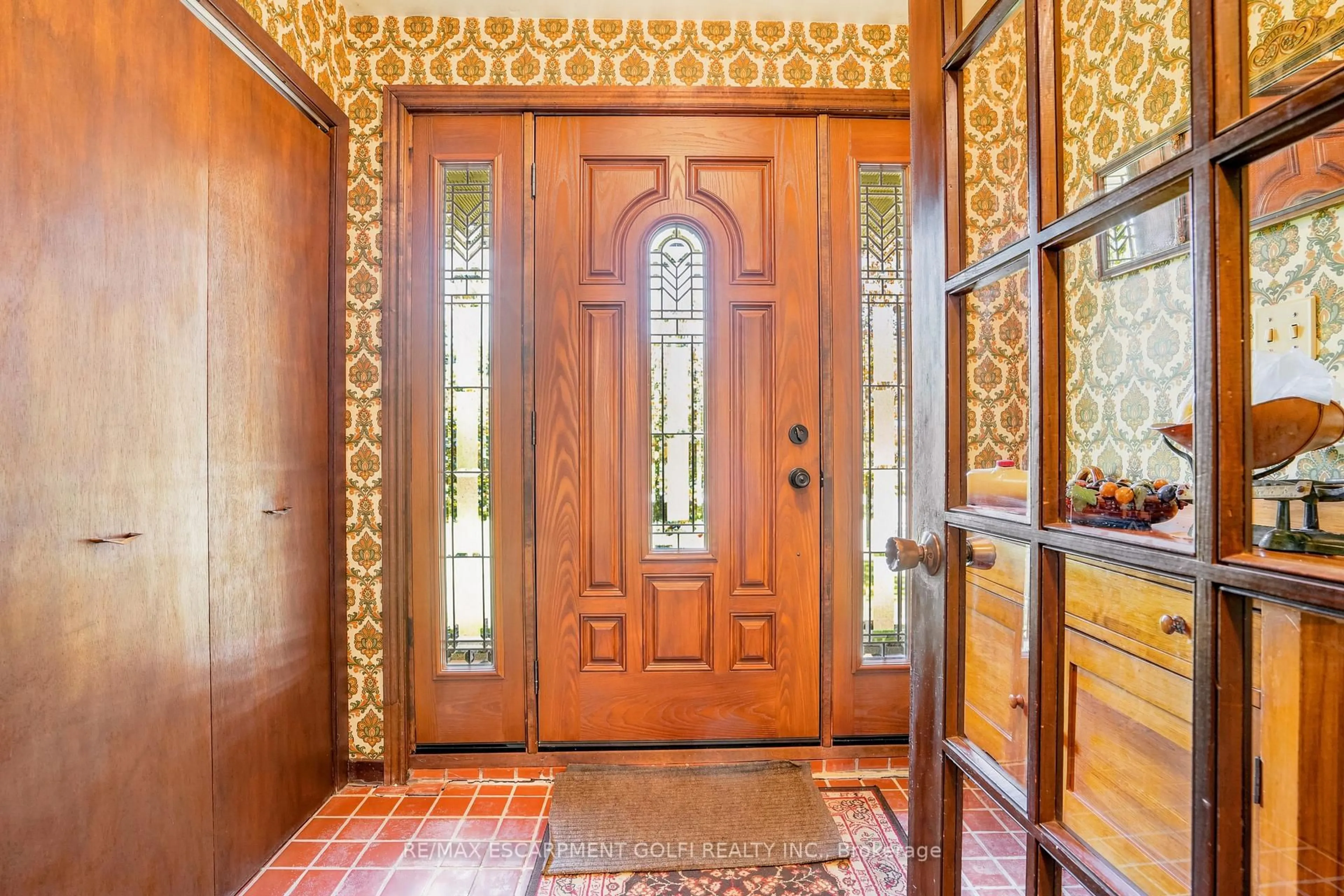 Indoor entryway for 7696 Old Tremaine Rd, Milton Ontario L9E 1B6