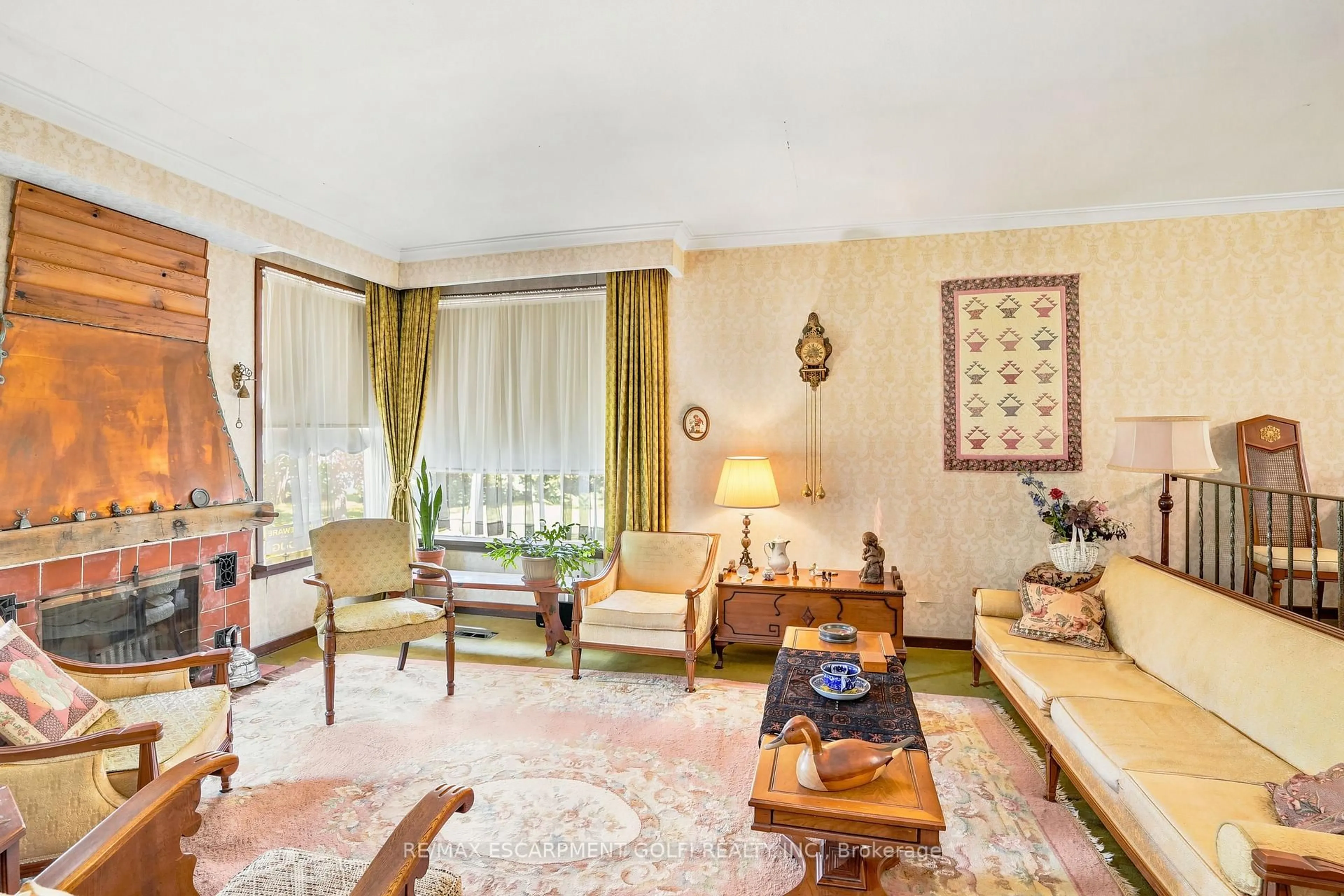 Living room with furniture, unknown for 7696 Old Tremaine Rd, Milton Ontario L9E 1B6