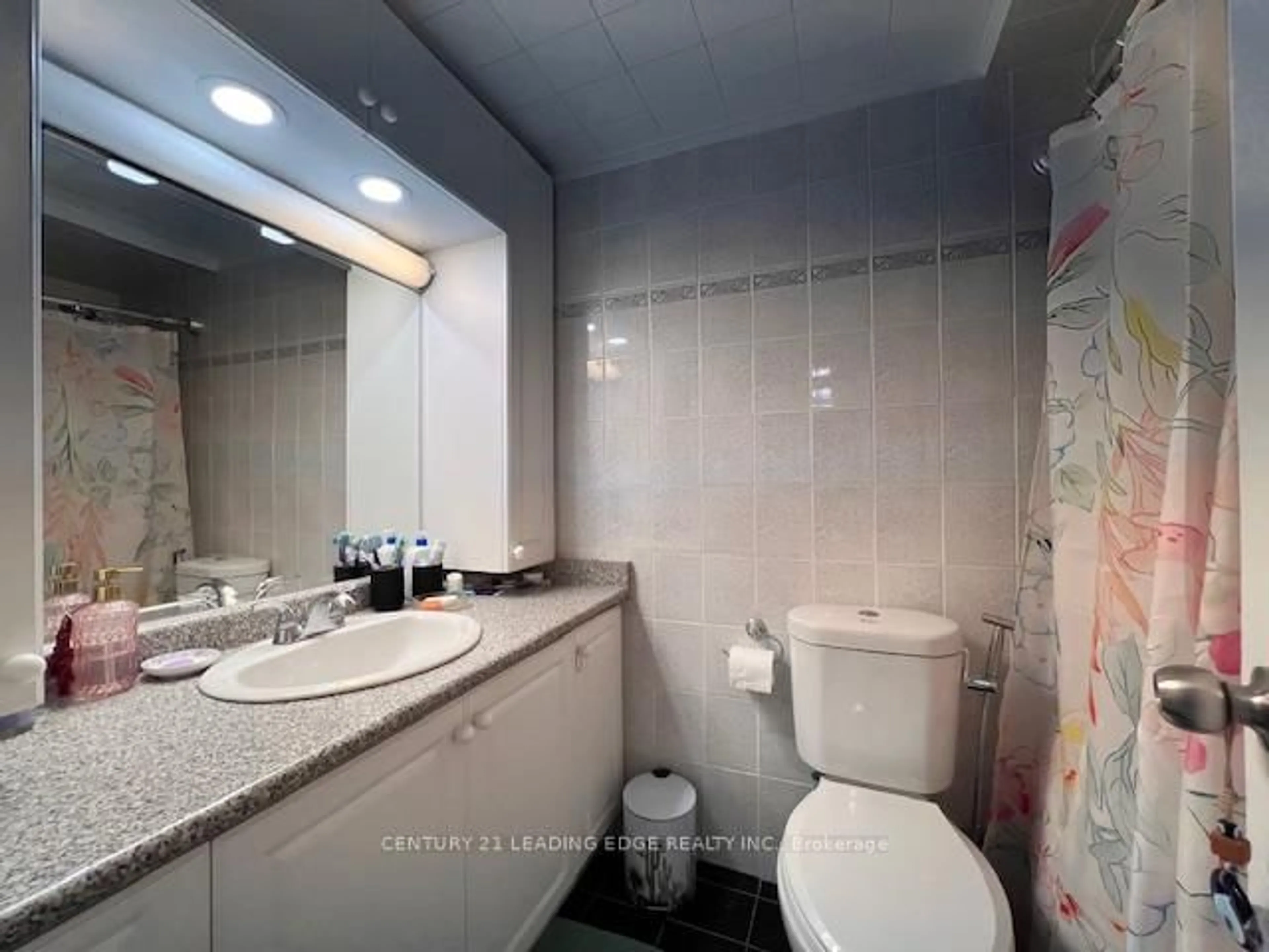 Standard bathroom, unknown for 80 Grandravine Dr #911, Toronto Ontario M3J 1B2