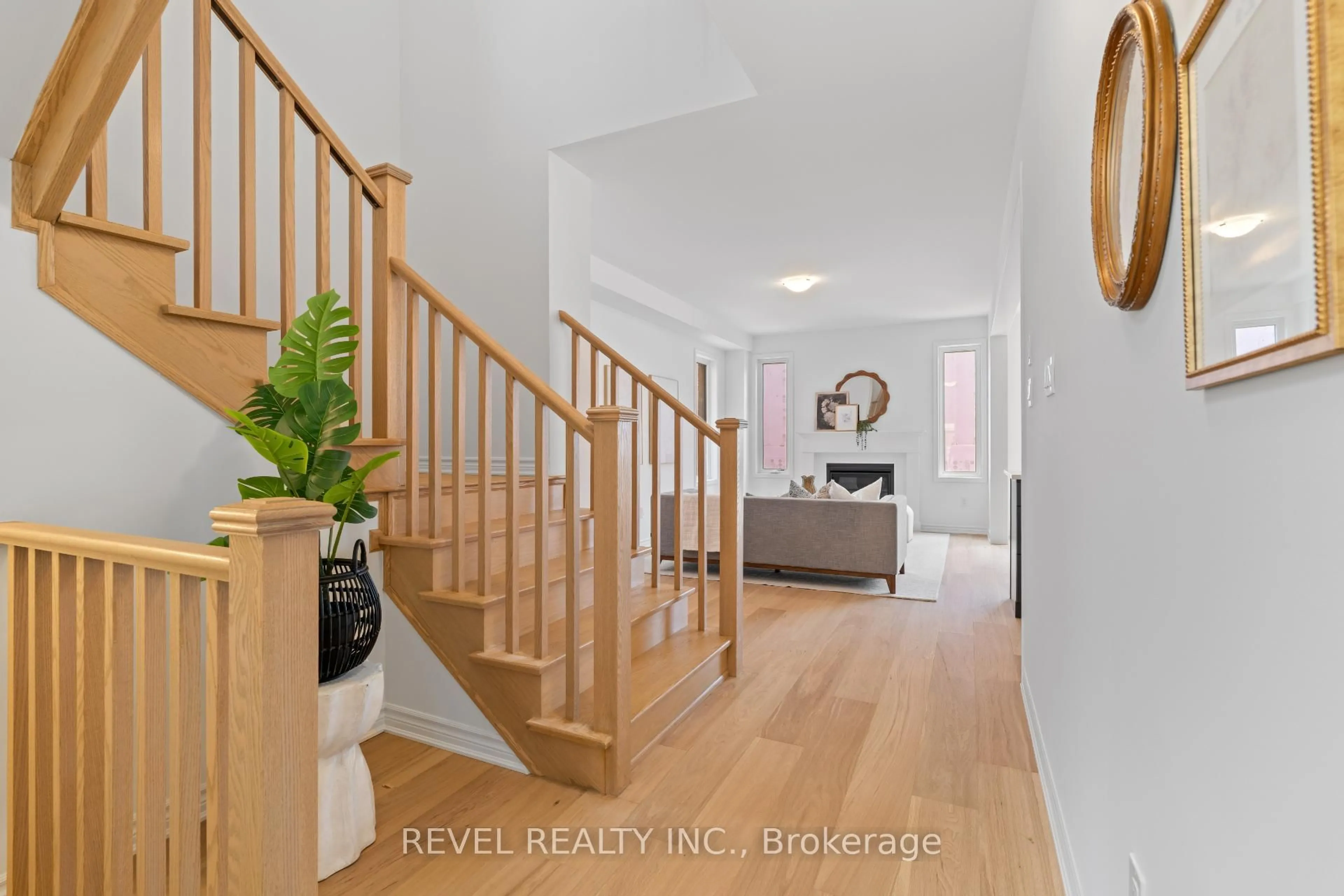 Indoor entryway for 1488 Culcastle Dr, Milton Ontario L9E 2H9