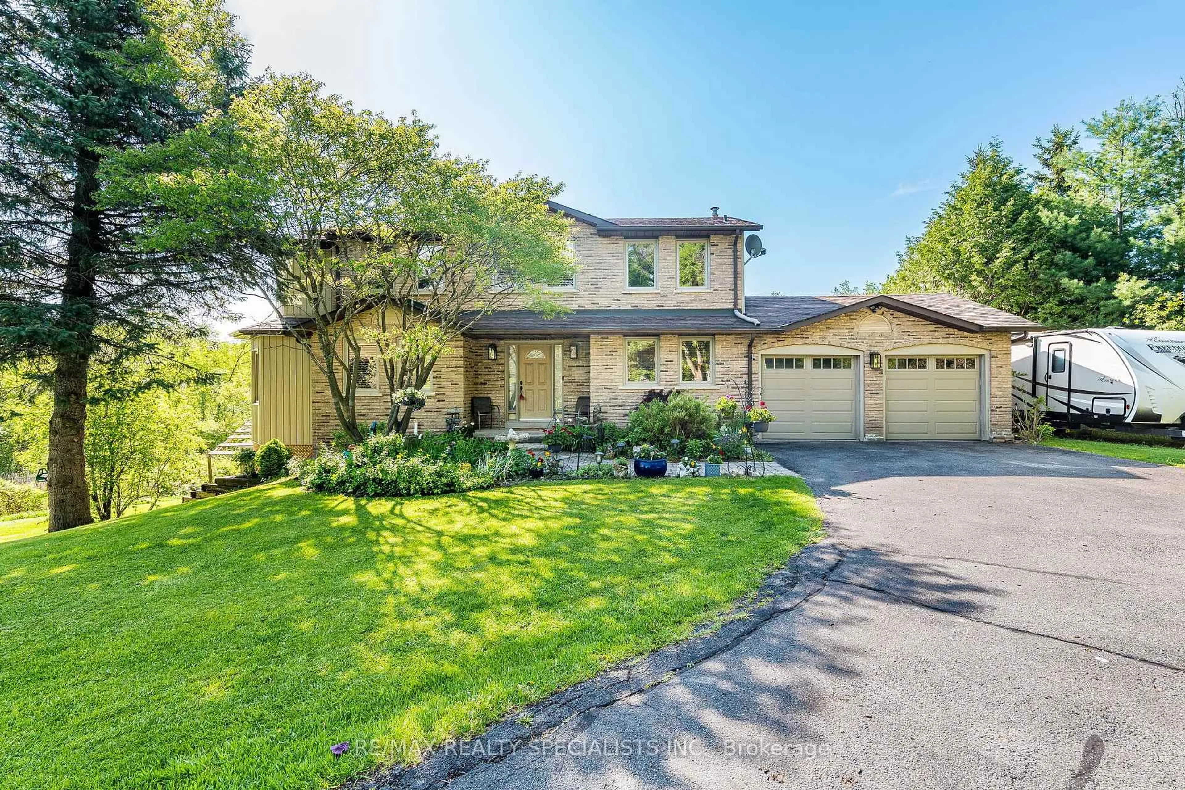 Home with brick exterior material, street for 9 Mccartney Dr, Caledon Ontario L7C 0B7