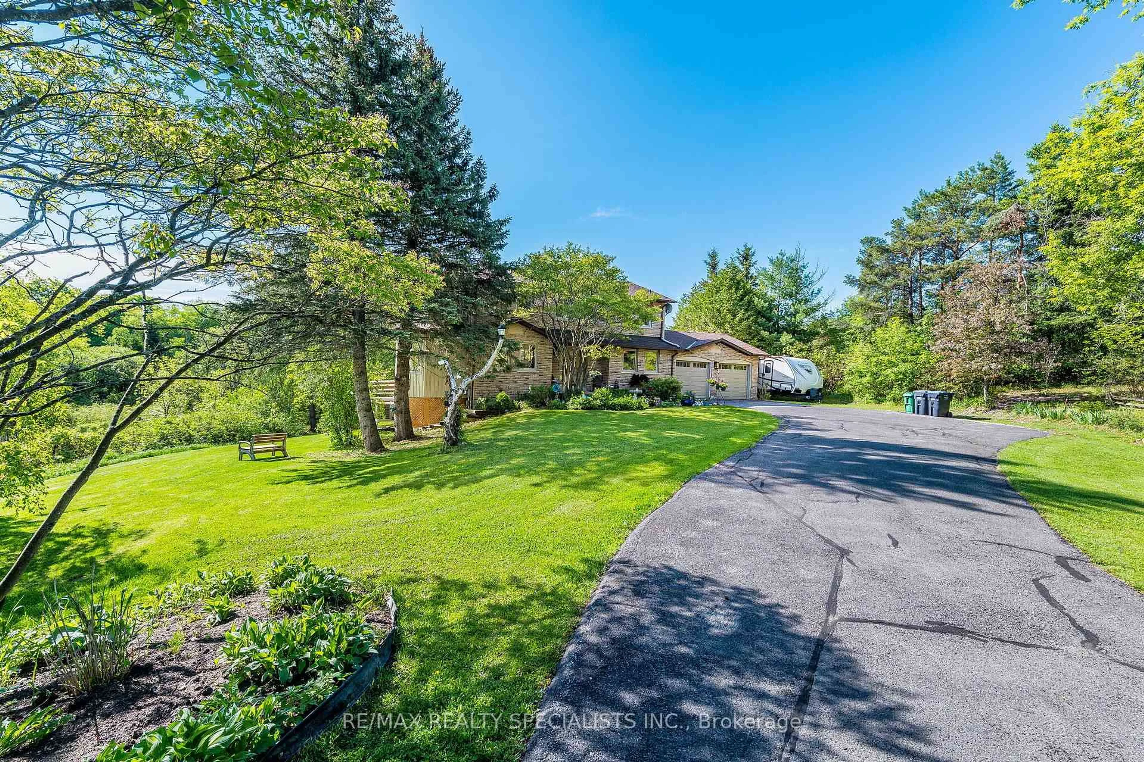 A pic from outside/outdoor area/front of a property/back of a property/a pic from drone, unknown for 9 Mccartney Dr, Caledon Ontario L7C 0B7