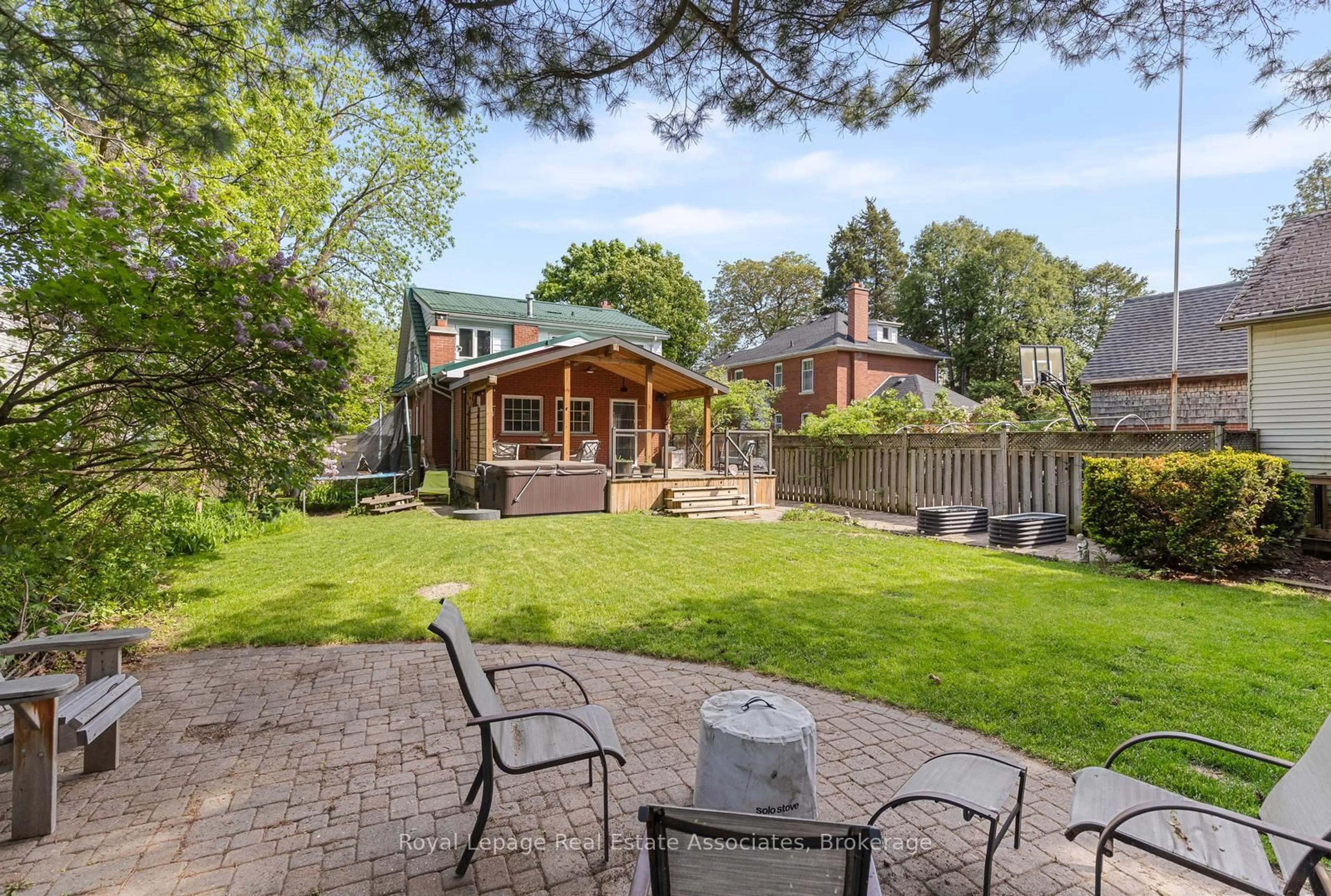Patio, street for 1807 Balsam Ave, Mississauga Ontario L5J 1L3