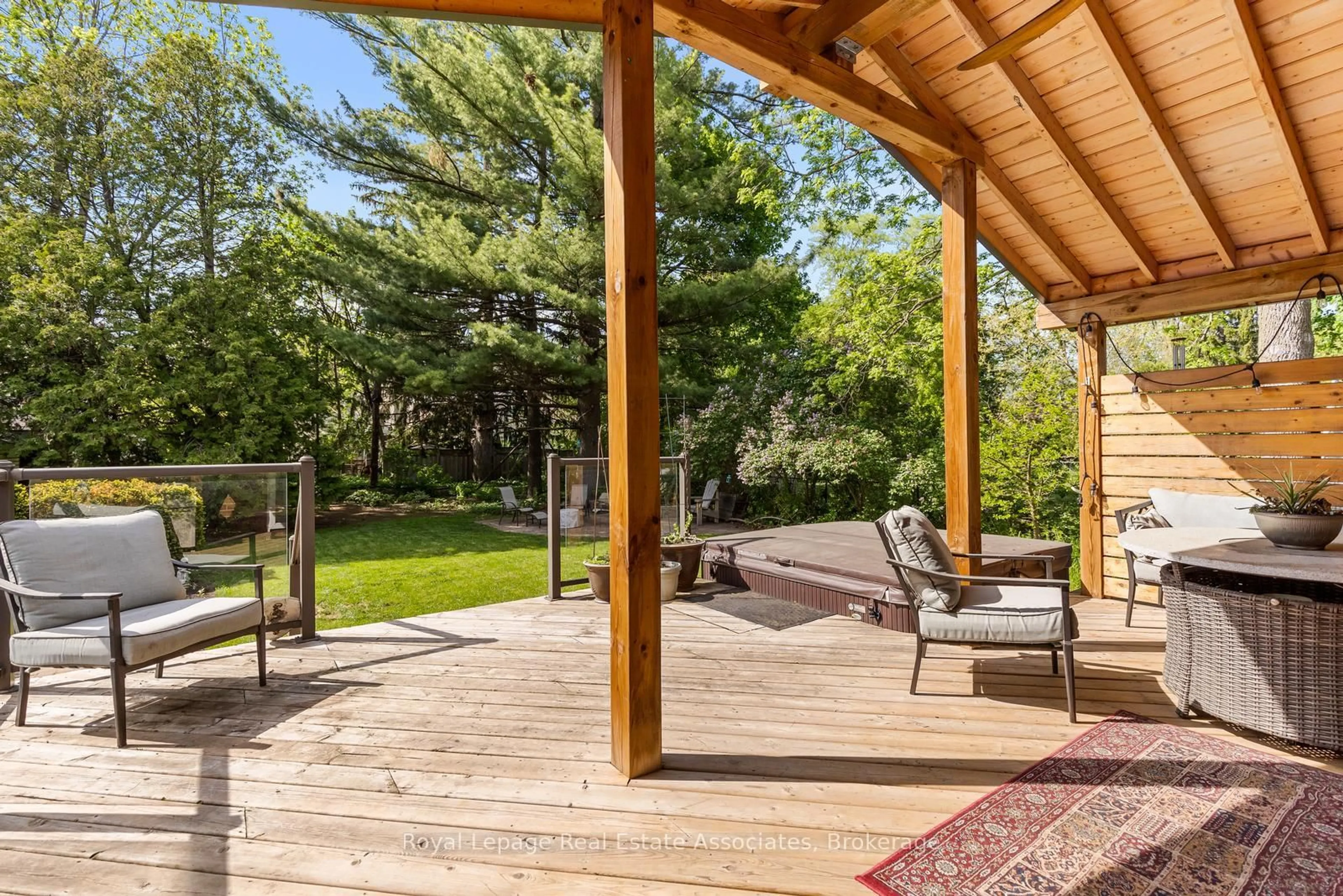 Patio, forest/trees view for 1807 Balsam Ave, Mississauga Ontario L5J 1L3