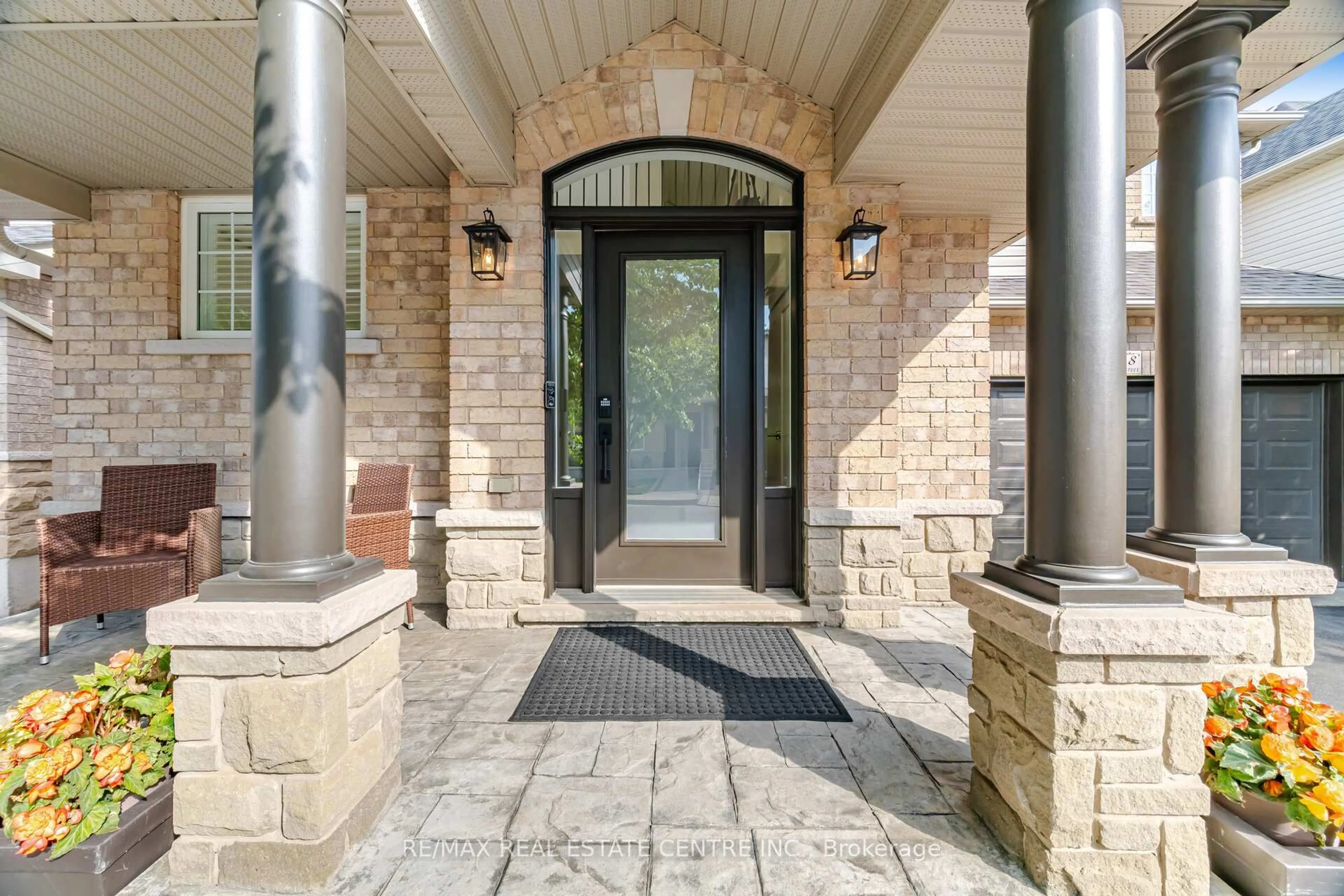 Indoor entryway for 5388 Kindos St, Burlington Ontario L7L 7M6