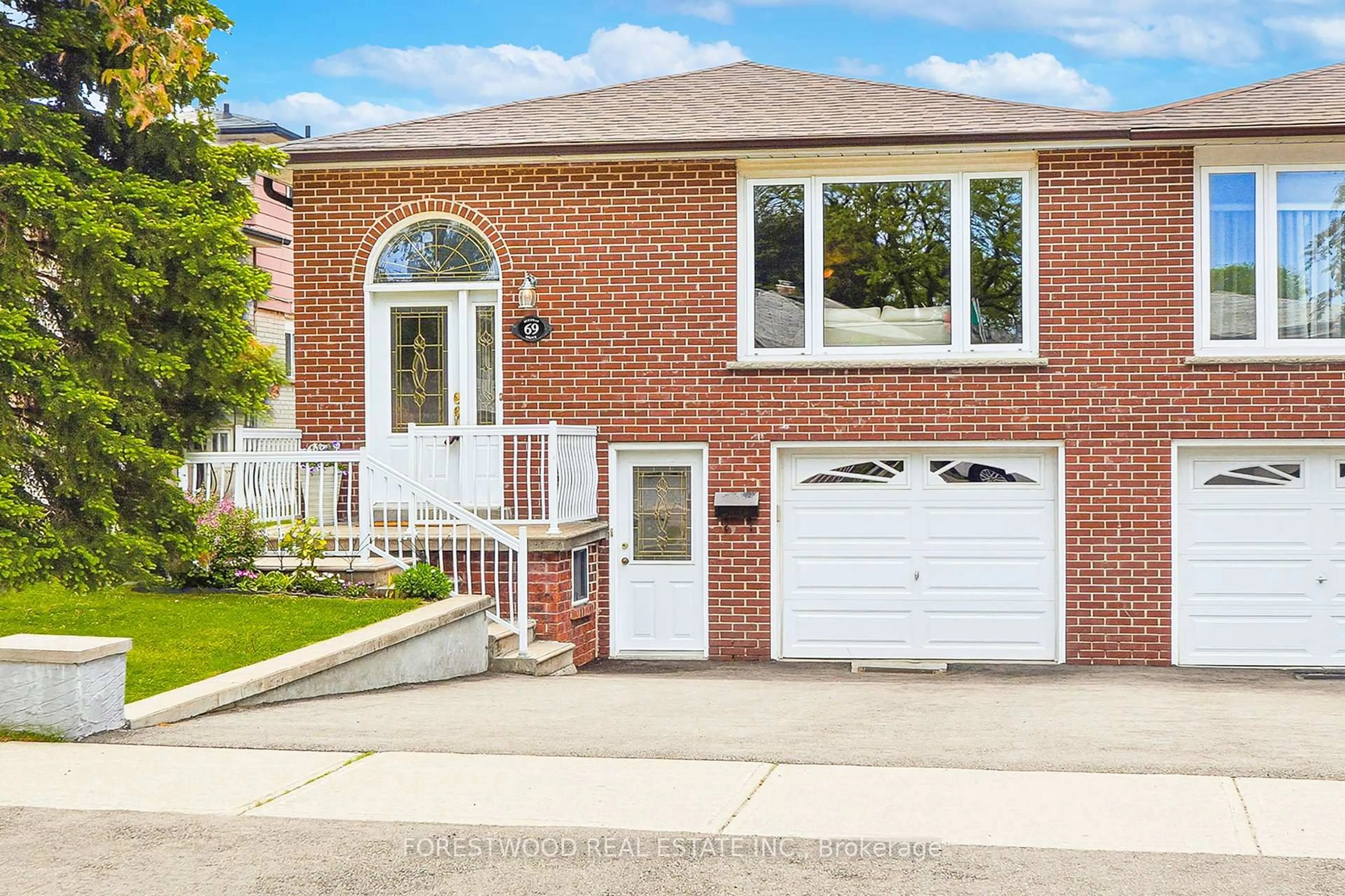 Home with brick exterior material, street for 69 Surbray Grve, Mississauga Ontario L5B 2E2