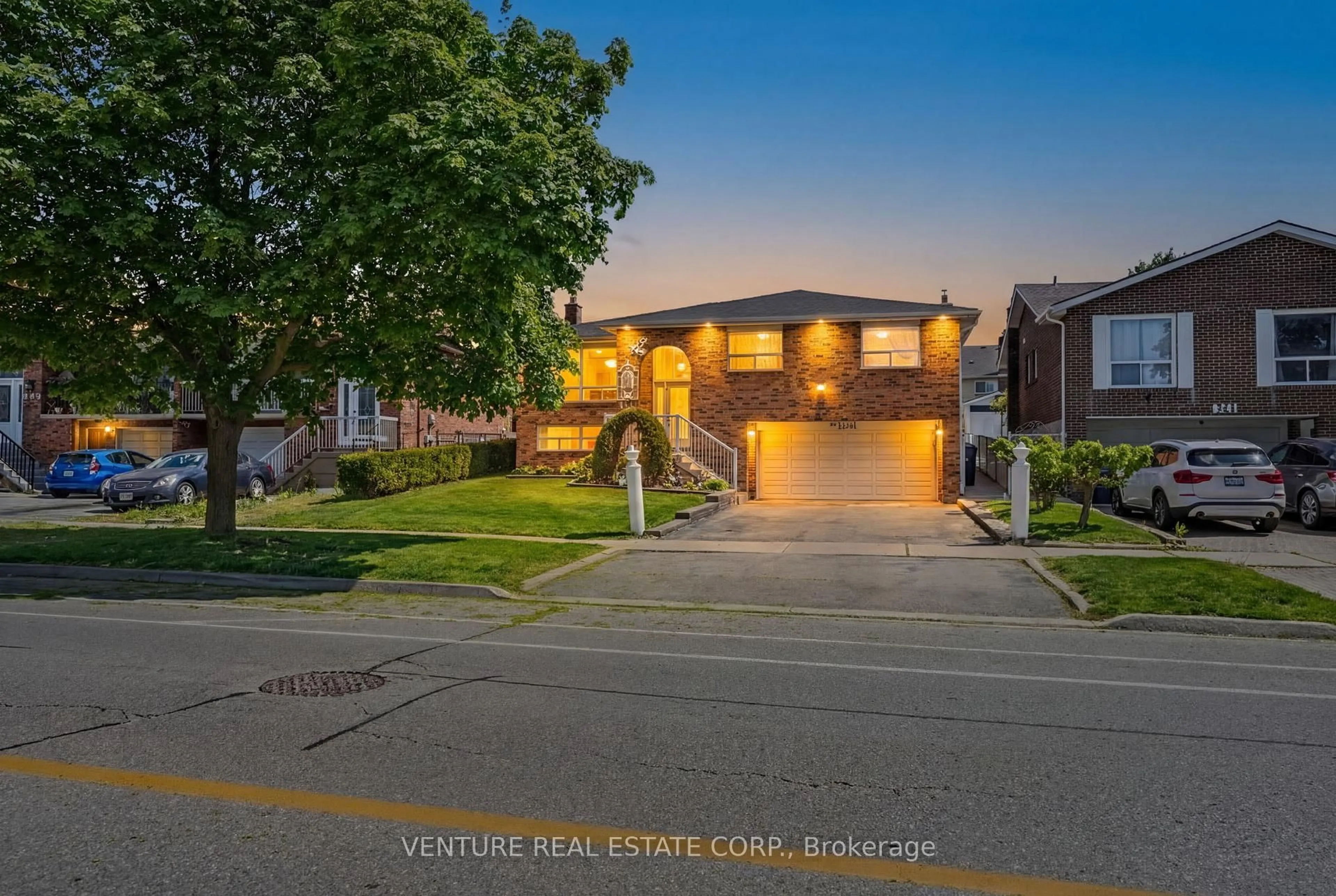 Unknown for 346 Centre St, Brampton Ontario L6V 3B5