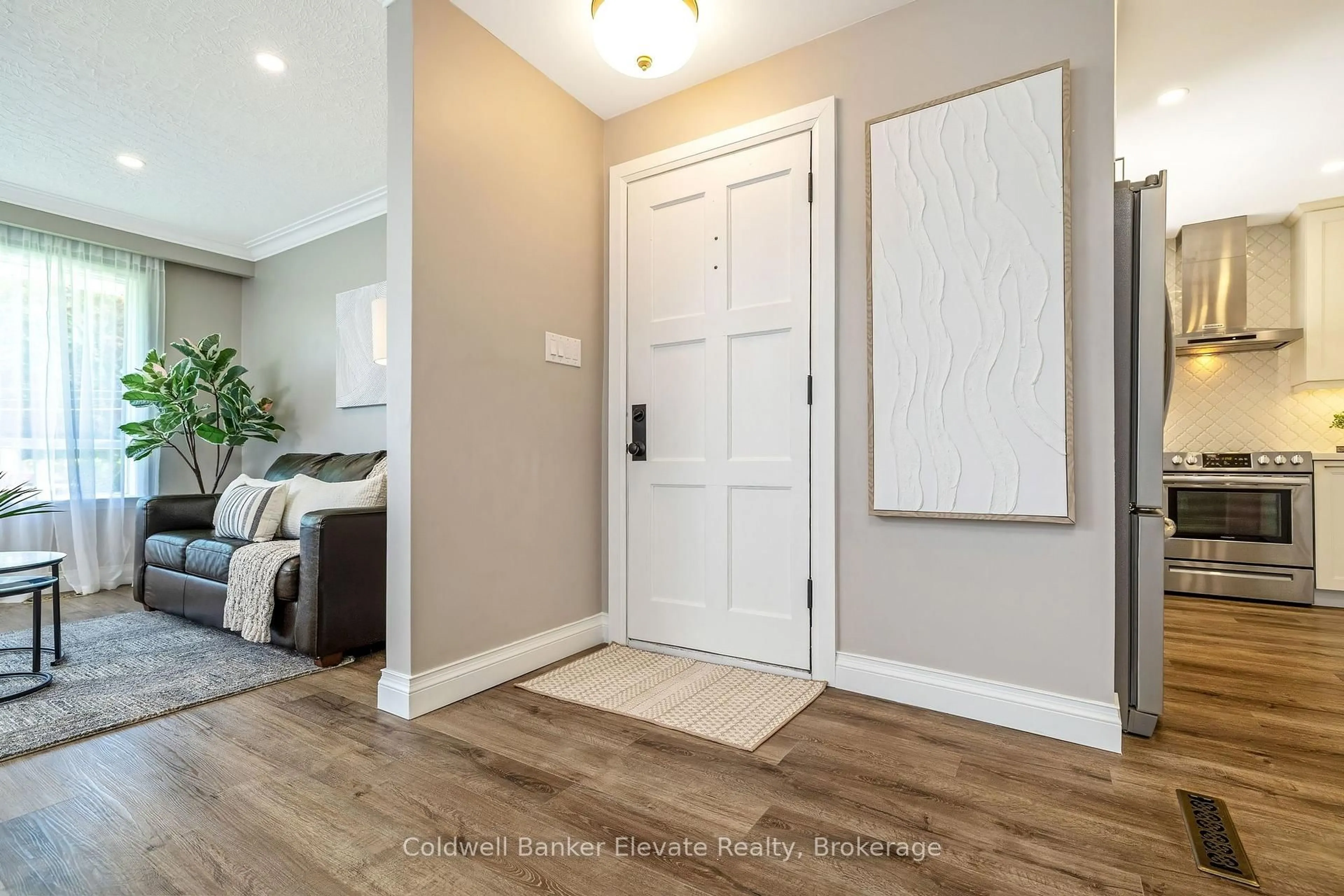 Indoor entryway for 21 Market St, Halton Hills Ontario L7G 3B9