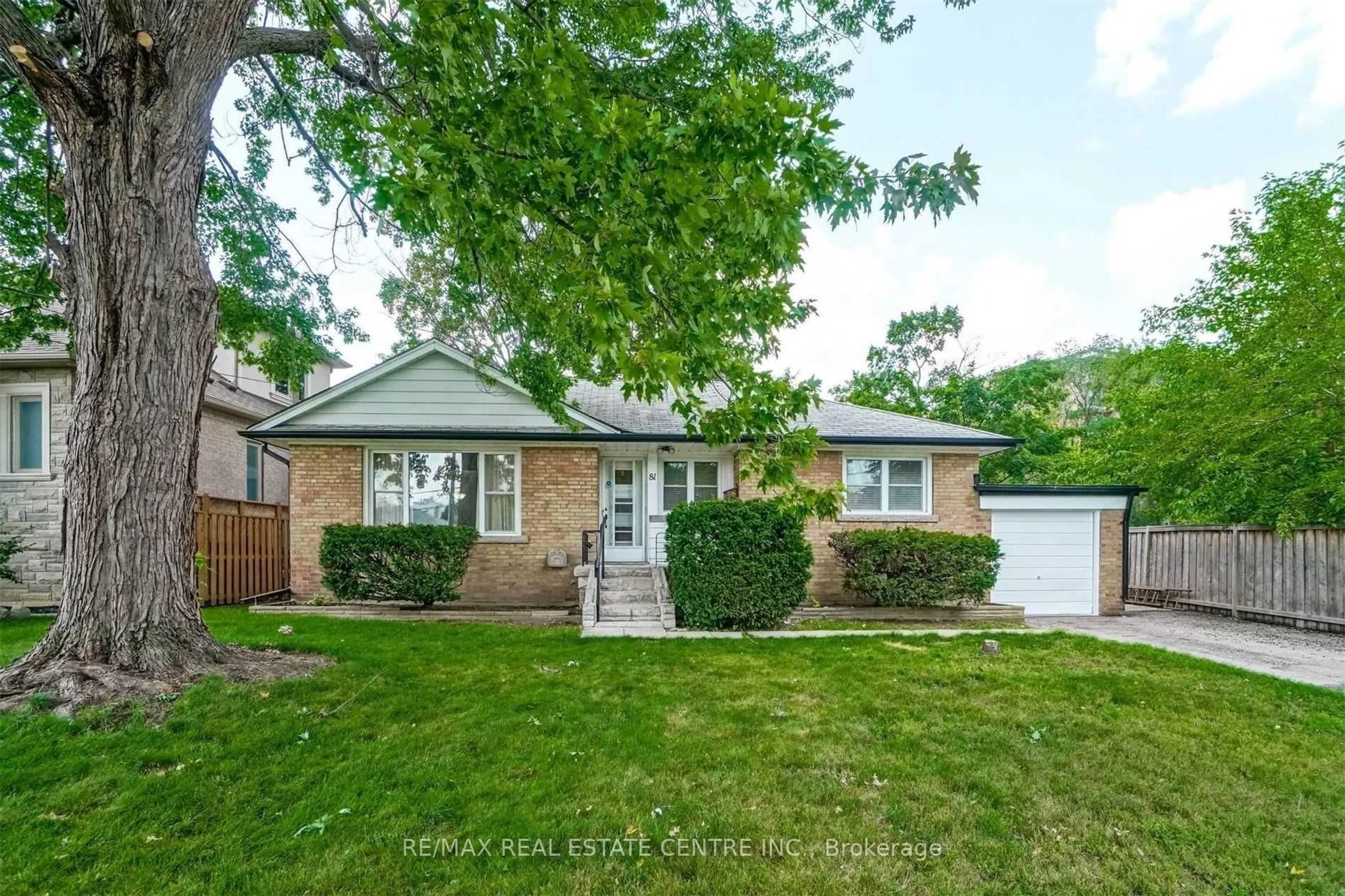 Home with brick exterior material, street for 81 Dunbar Rd, Mississauga Ontario L5B 1G5