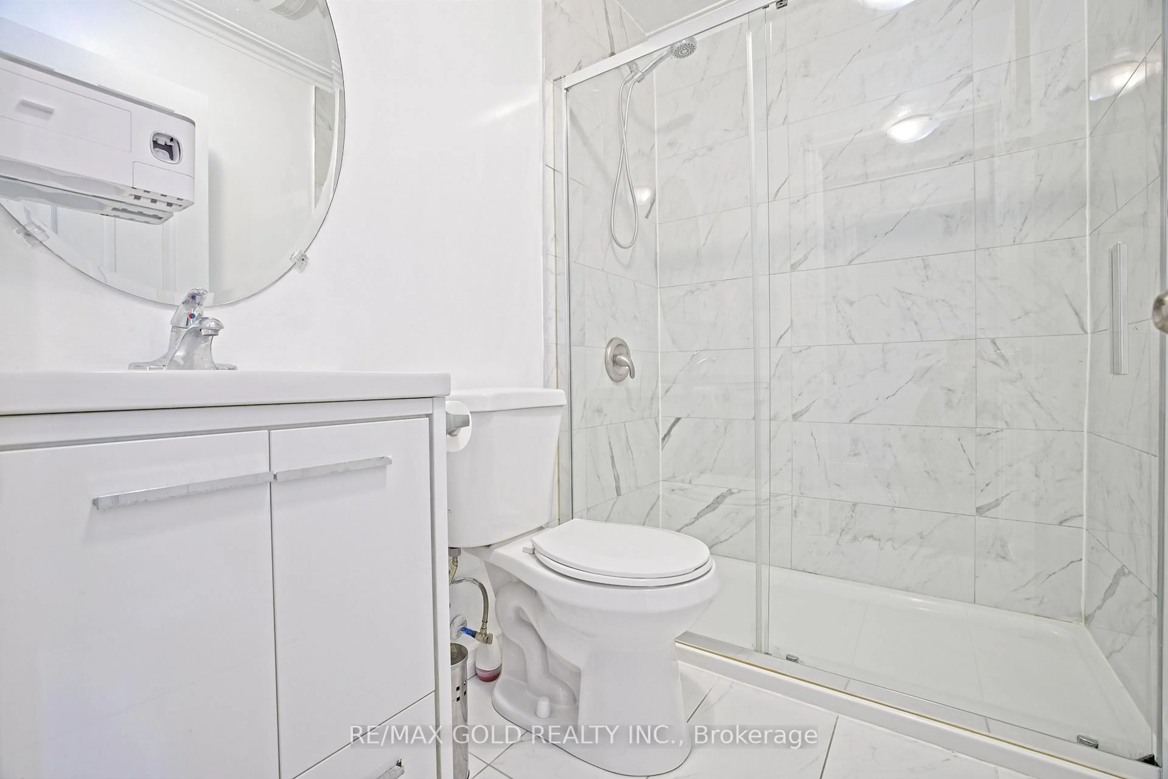 Standard bathroom, ceramic/tile floor for 130 Duncanwoods Dr, Toronto Ontario M9L 2E1