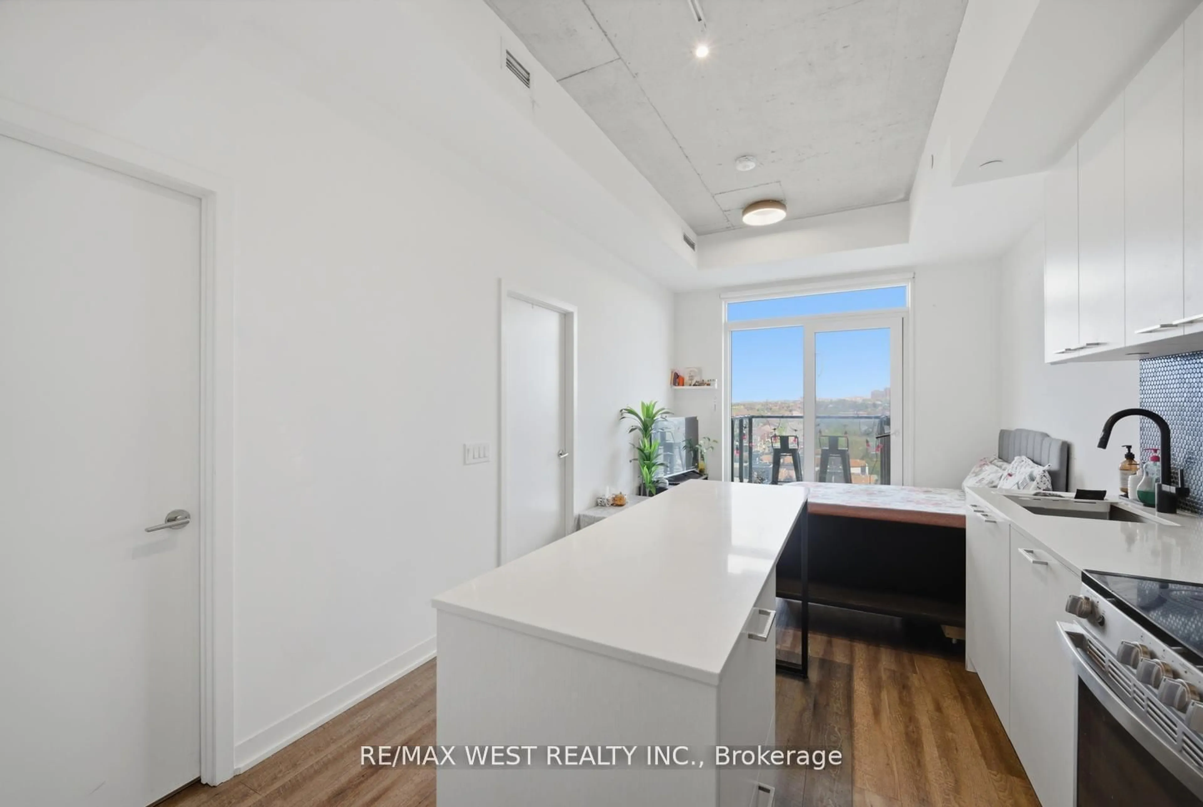 Unknown for 1808 St. Clair Ave #801, Toronto Ontario M6N 1J5