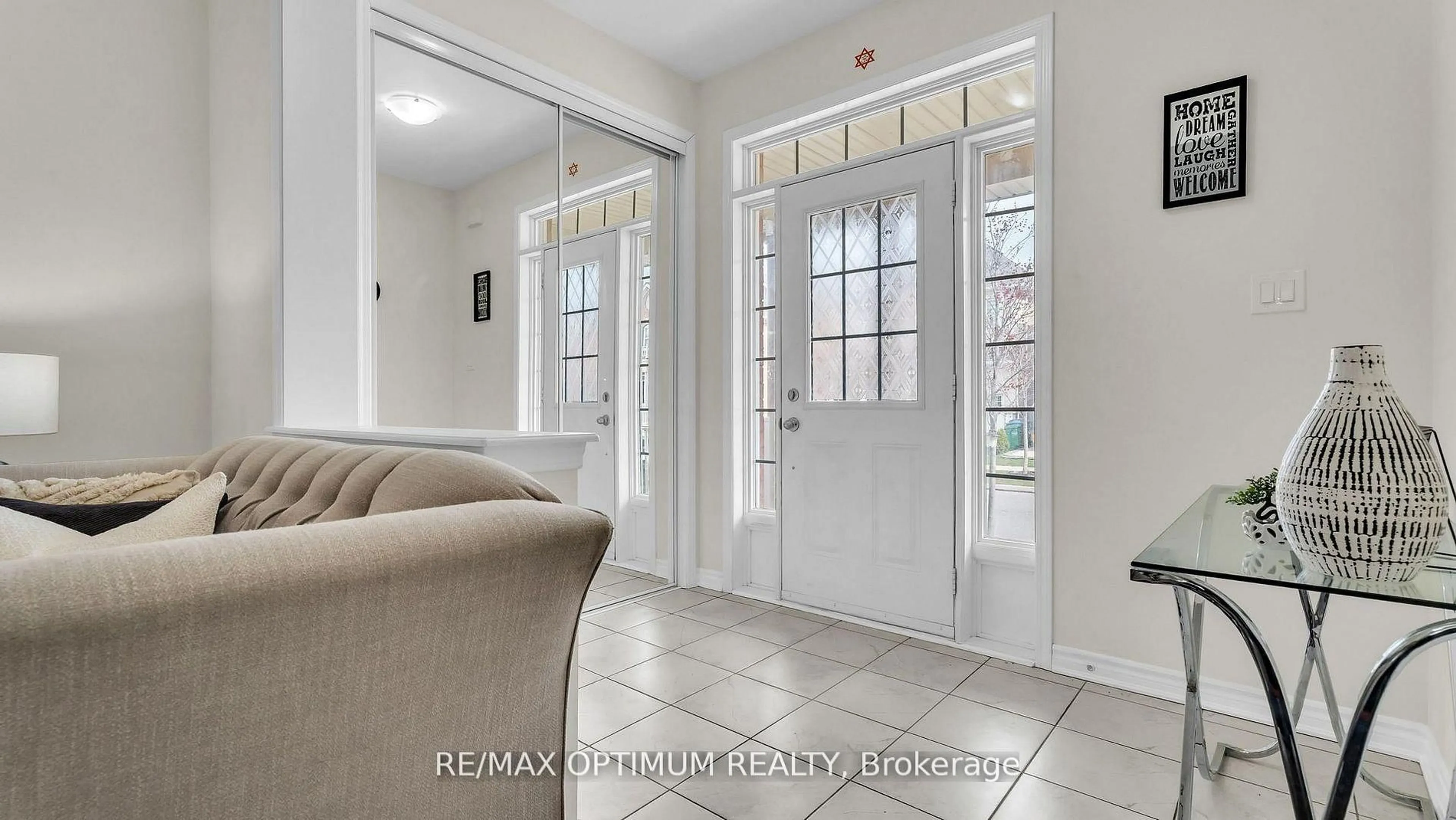 Indoor entryway for 11 Emerald Coast Tr, Brampton Ontario L7A 5A7