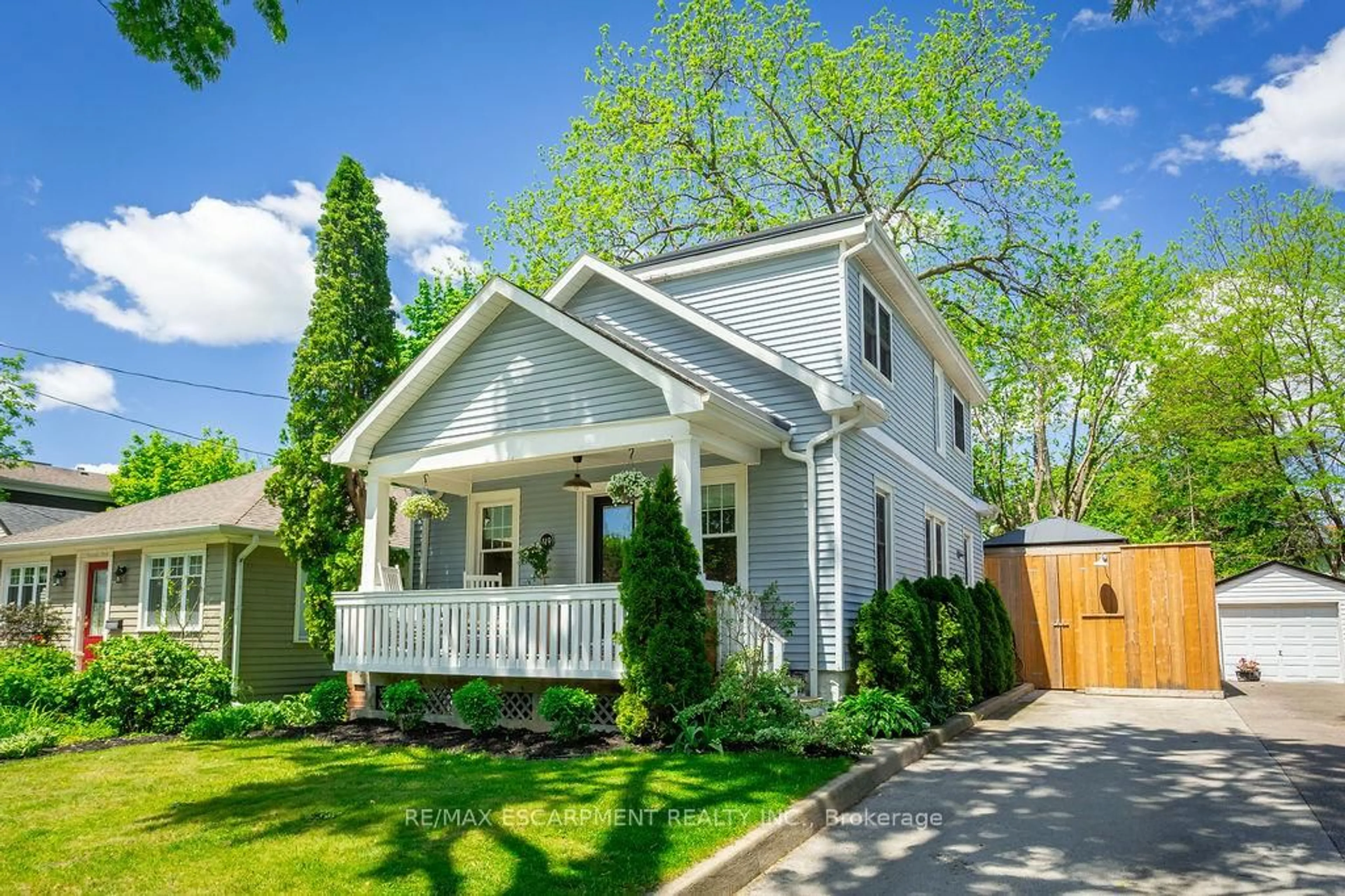 Home with vinyl exterior material, street for 119 Westside Dr, Oakville Ontario L6K 1P2