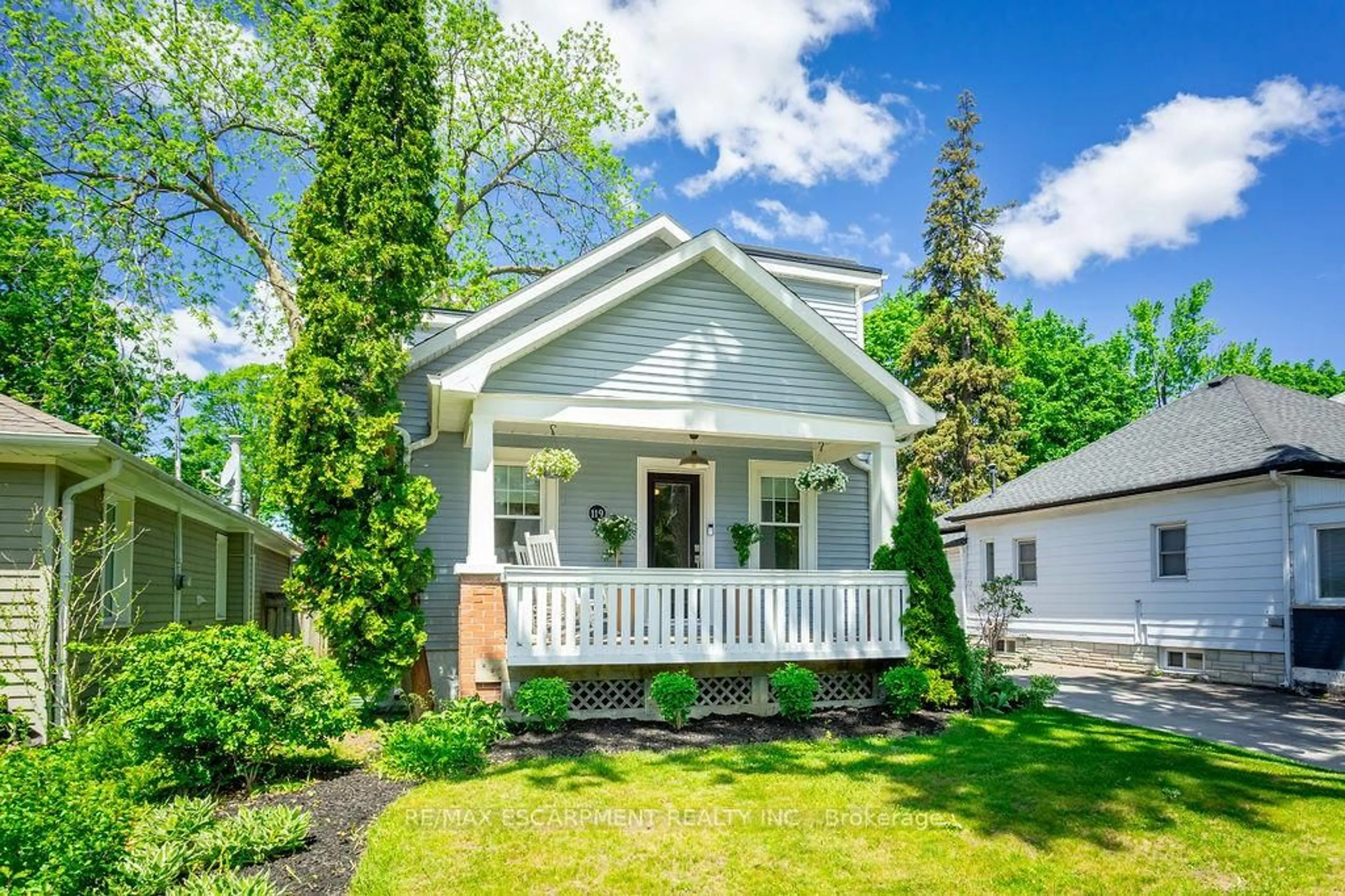 Home with vinyl exterior material, street for 119 Westside Dr, Oakville Ontario L6K 1P2