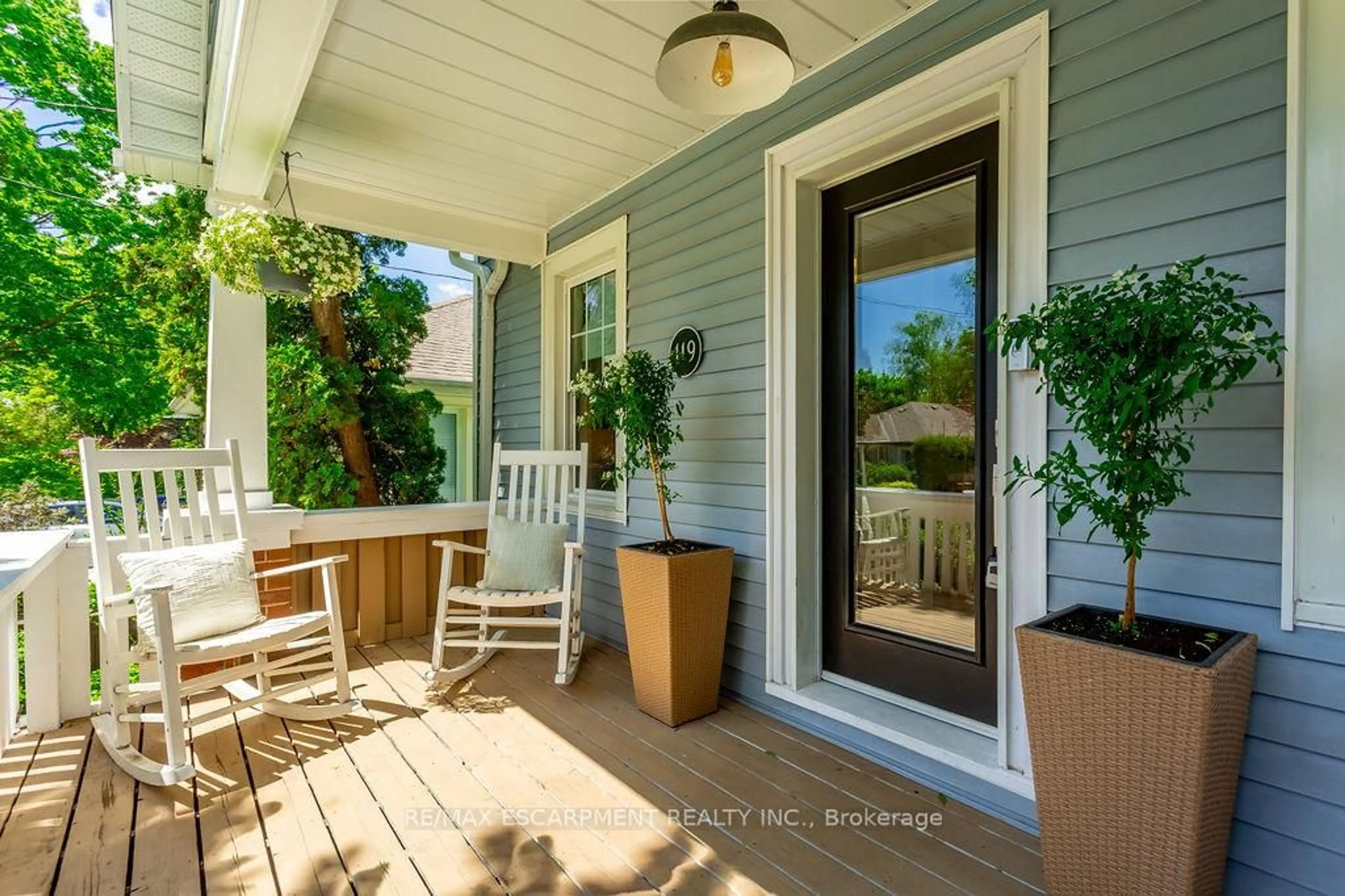 Patio, street for 119 Westside Dr, Oakville Ontario L6K 1P2