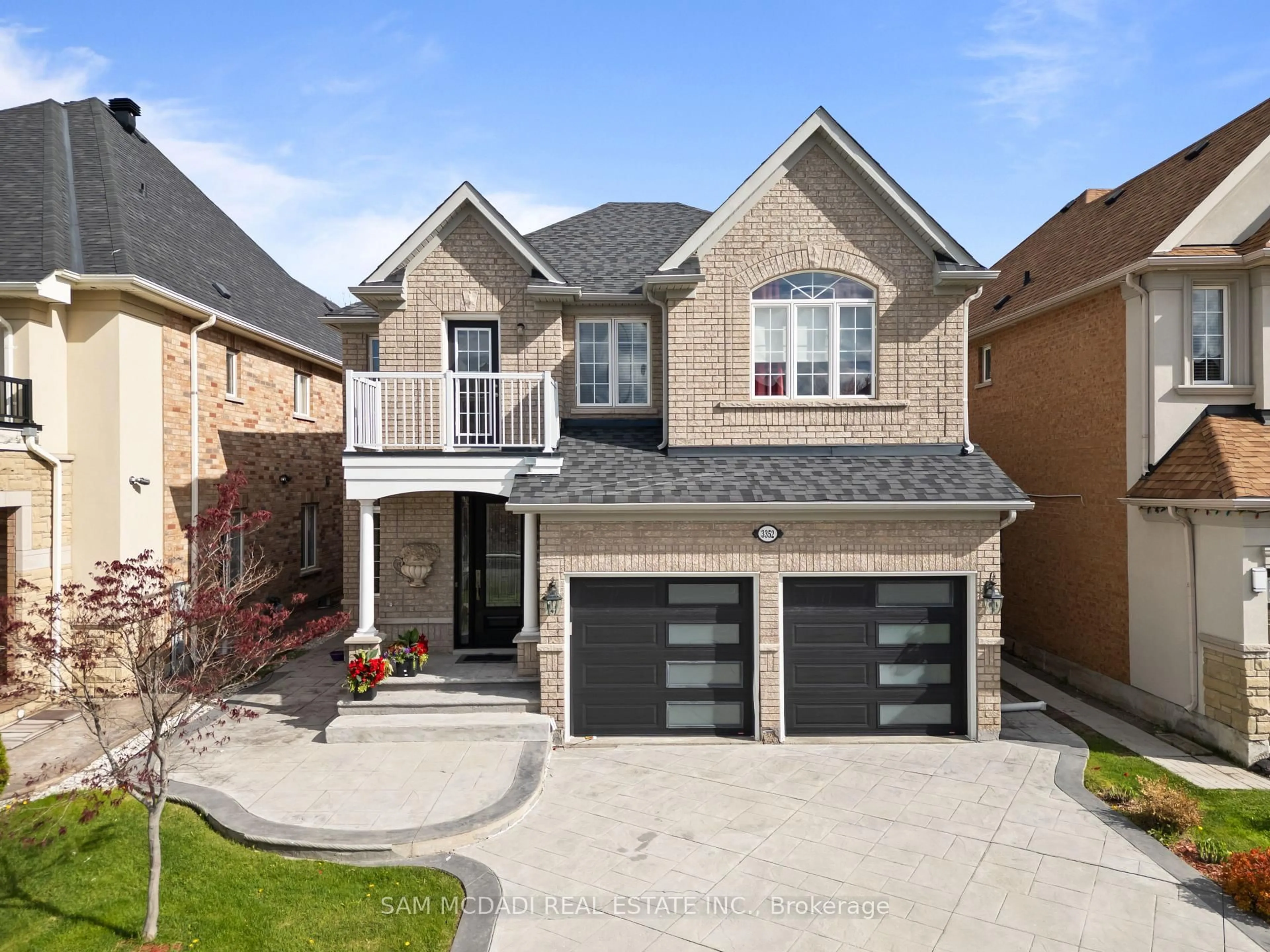 Home with brick exterior material, street for 3352 Erin Centre Blvd, Mississauga Ontario L5M 8C3