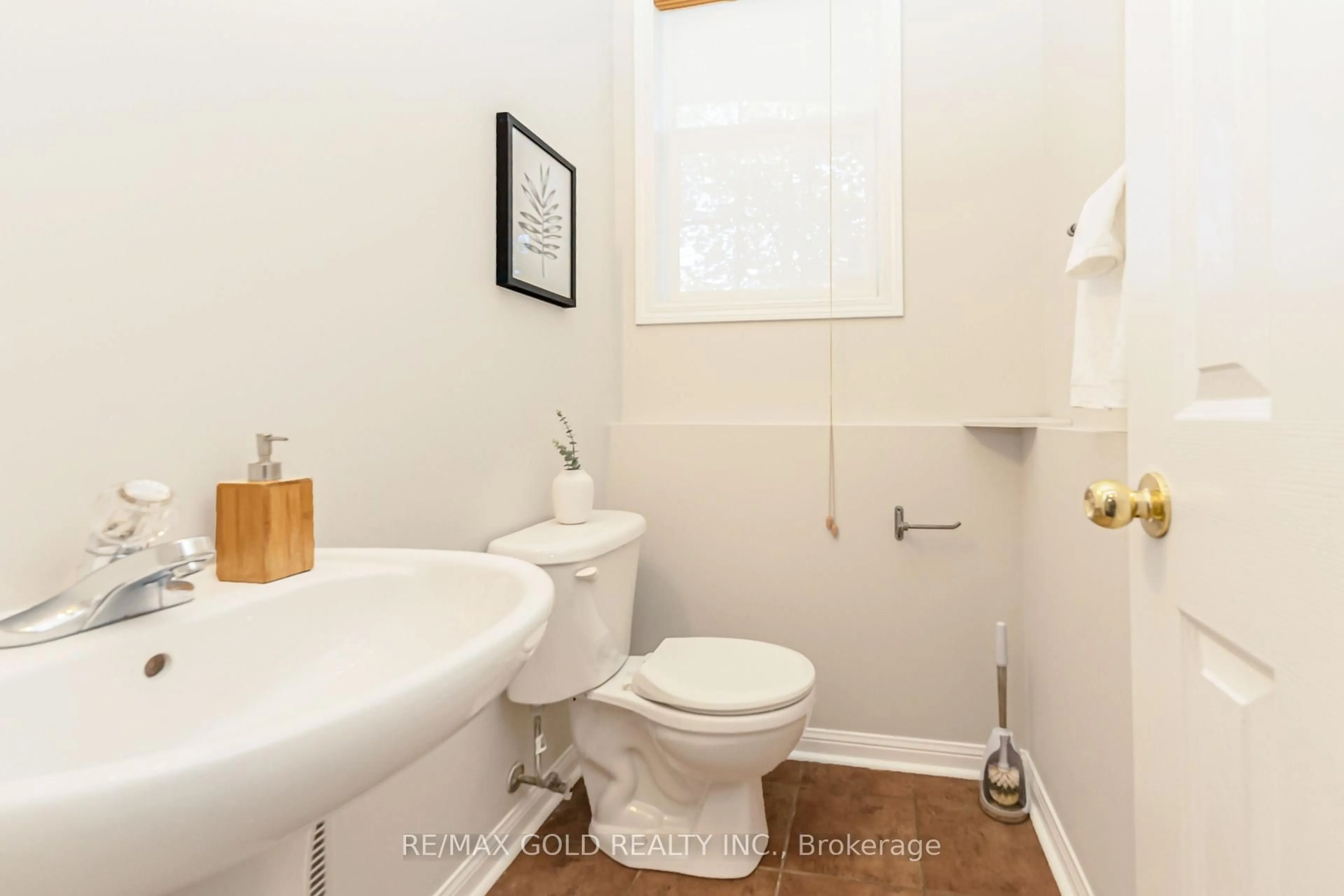 Standard bathroom, unknown for 644 Porter Way, Milton Ontario L9T 5W2
