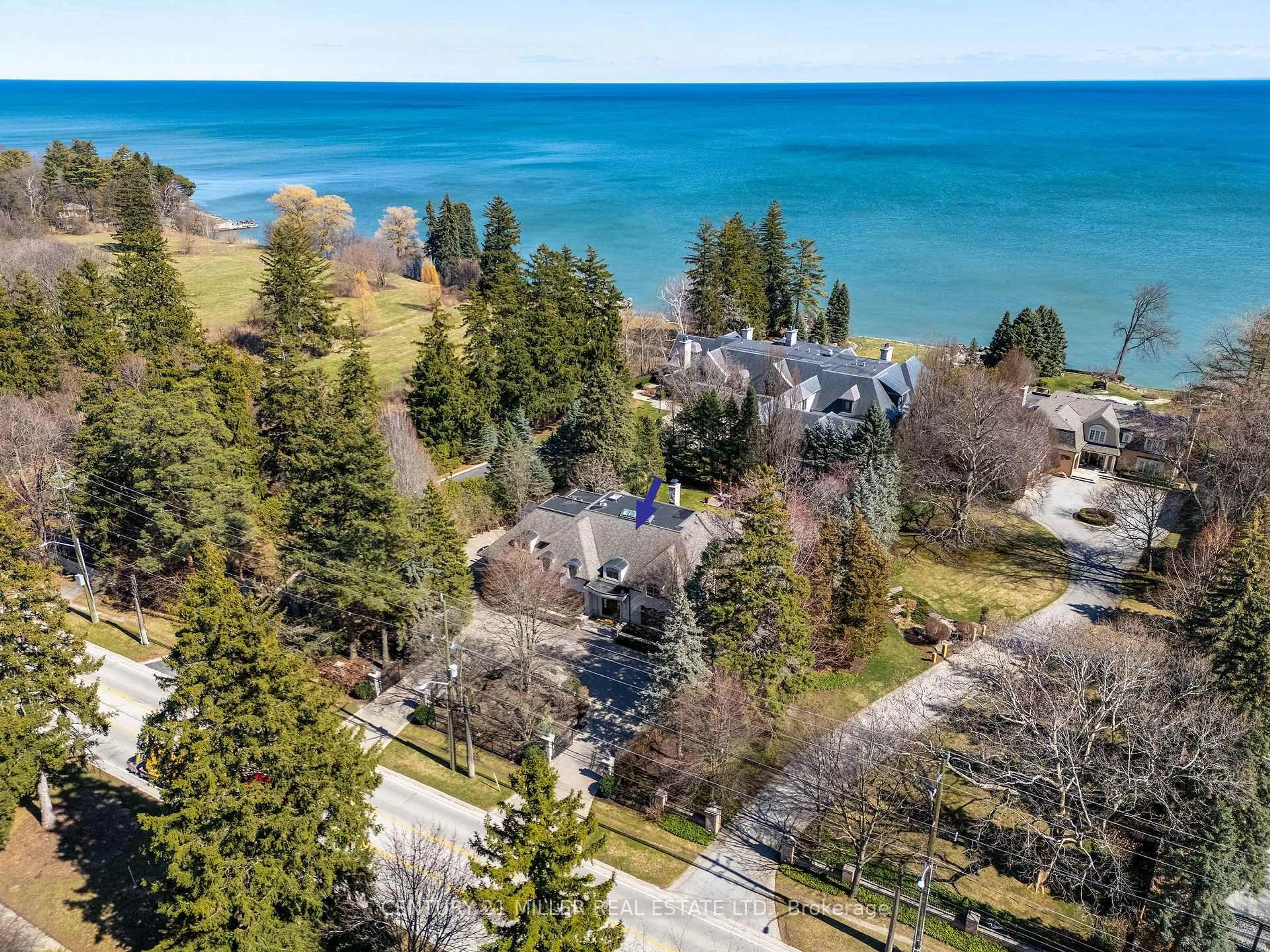 A pic from outside/outdoor area/front of a property/back of a property/a pic from drone, water/lake/river/ocean view for 2096 Lakeshore Rd, Oakville Ontario L6J 1M3