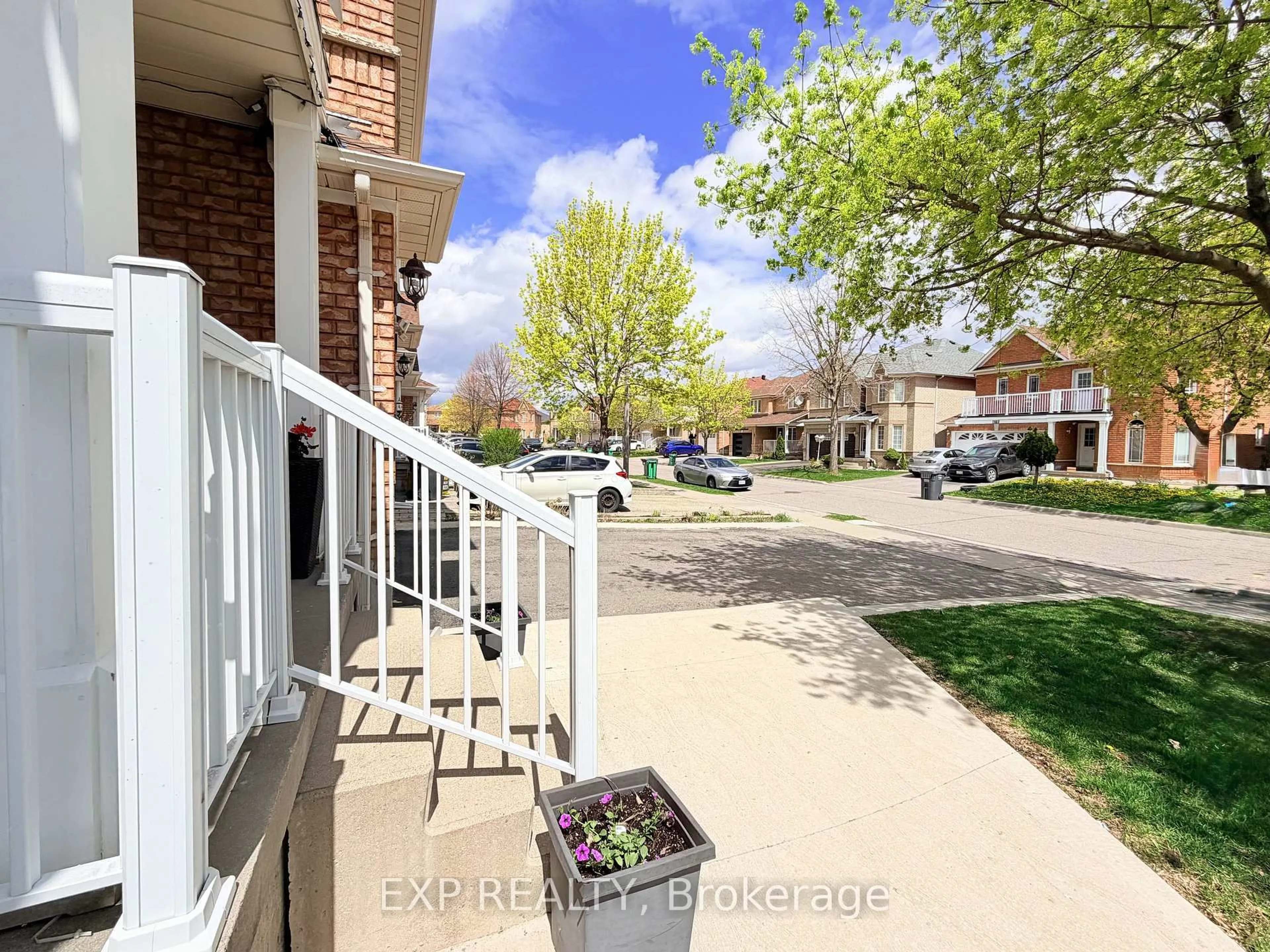 Patio, street for 81 Farthingale Cres, Brampton Ontario L7A 1W7