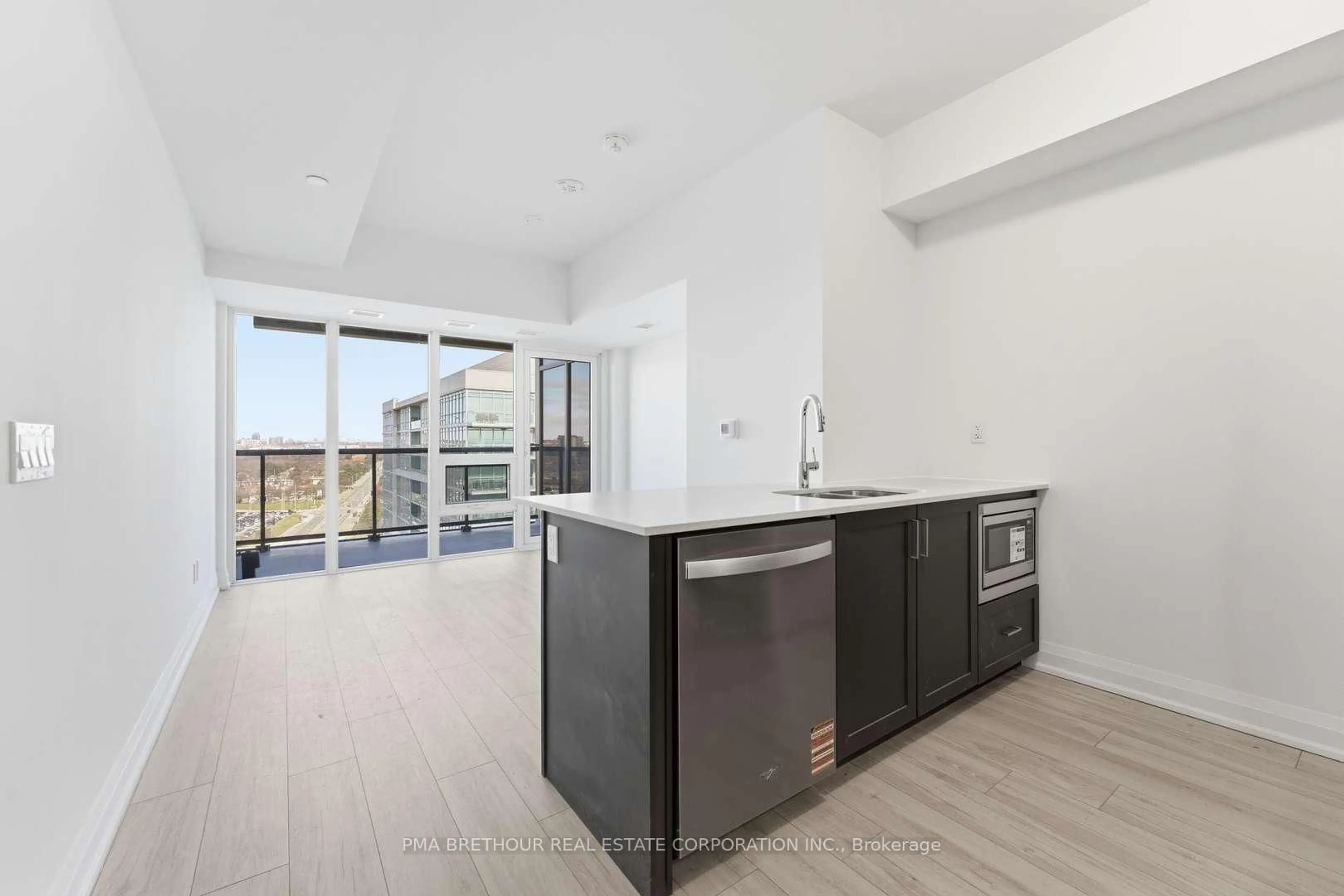 Open concept kitchen, unknown for 1035 Southdown Rd #1812, Mississauga Ontario L5J 0A2