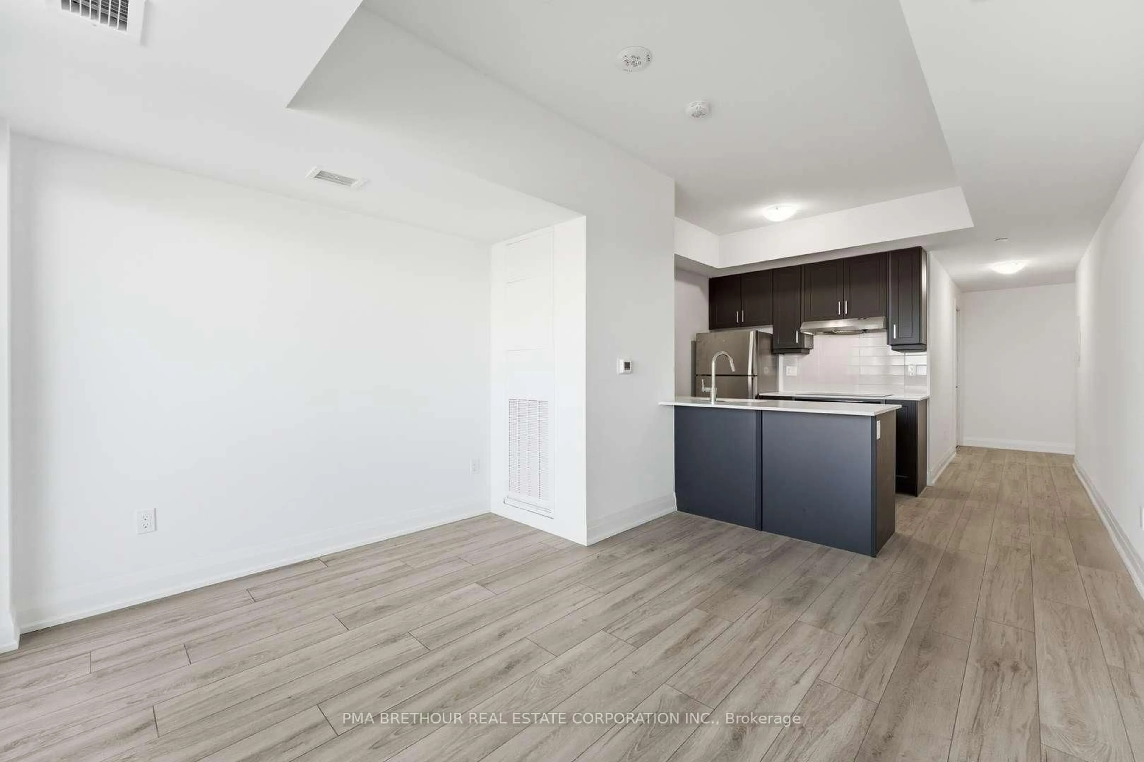 Open concept kitchen, unknown for 1035 Southdown Rd #1812, Mississauga Ontario L5J 0A2