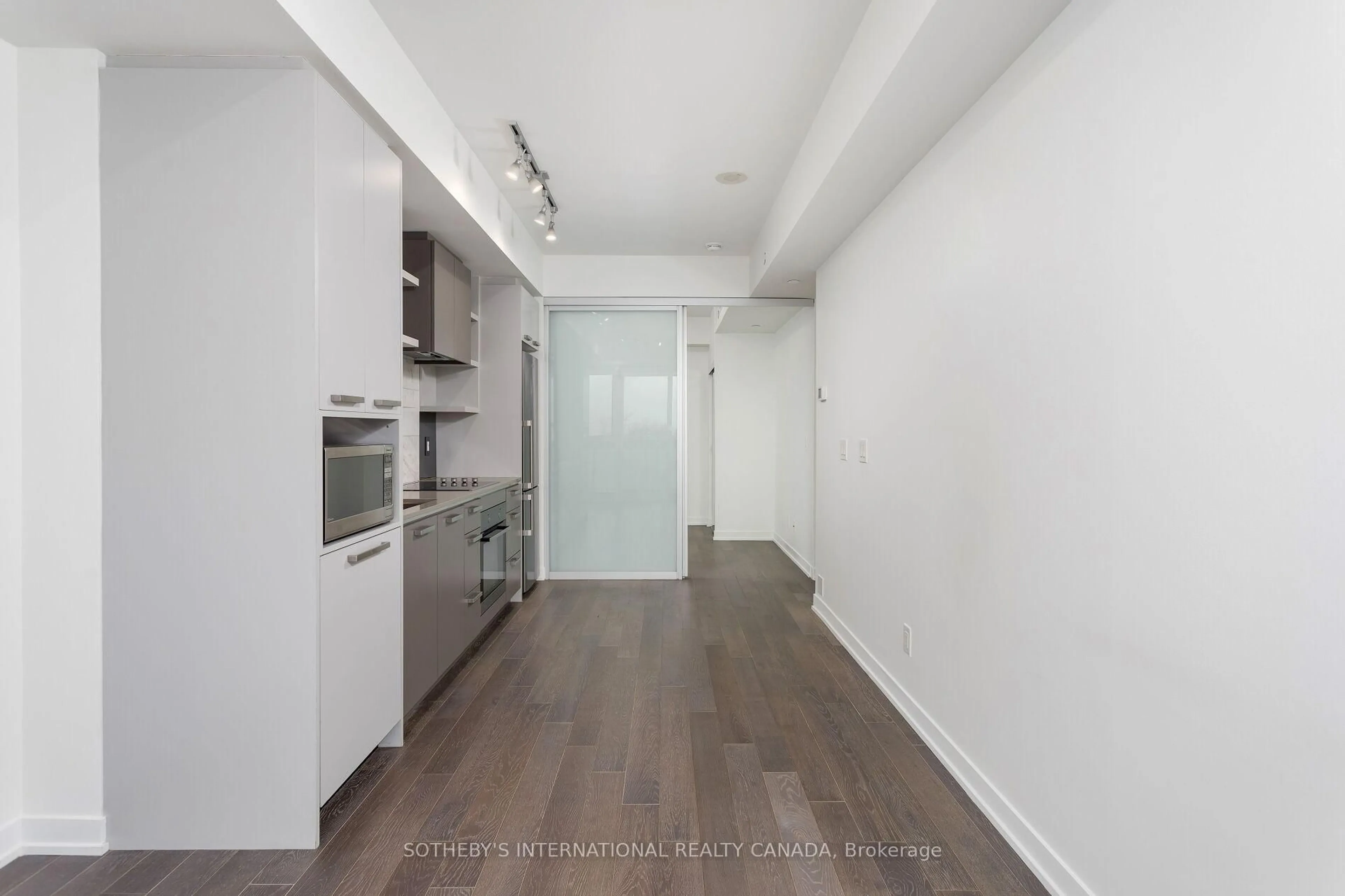 Standard kitchen, unknown for 1830 Bloor St #716, Toronto Ontario M6P 0A2